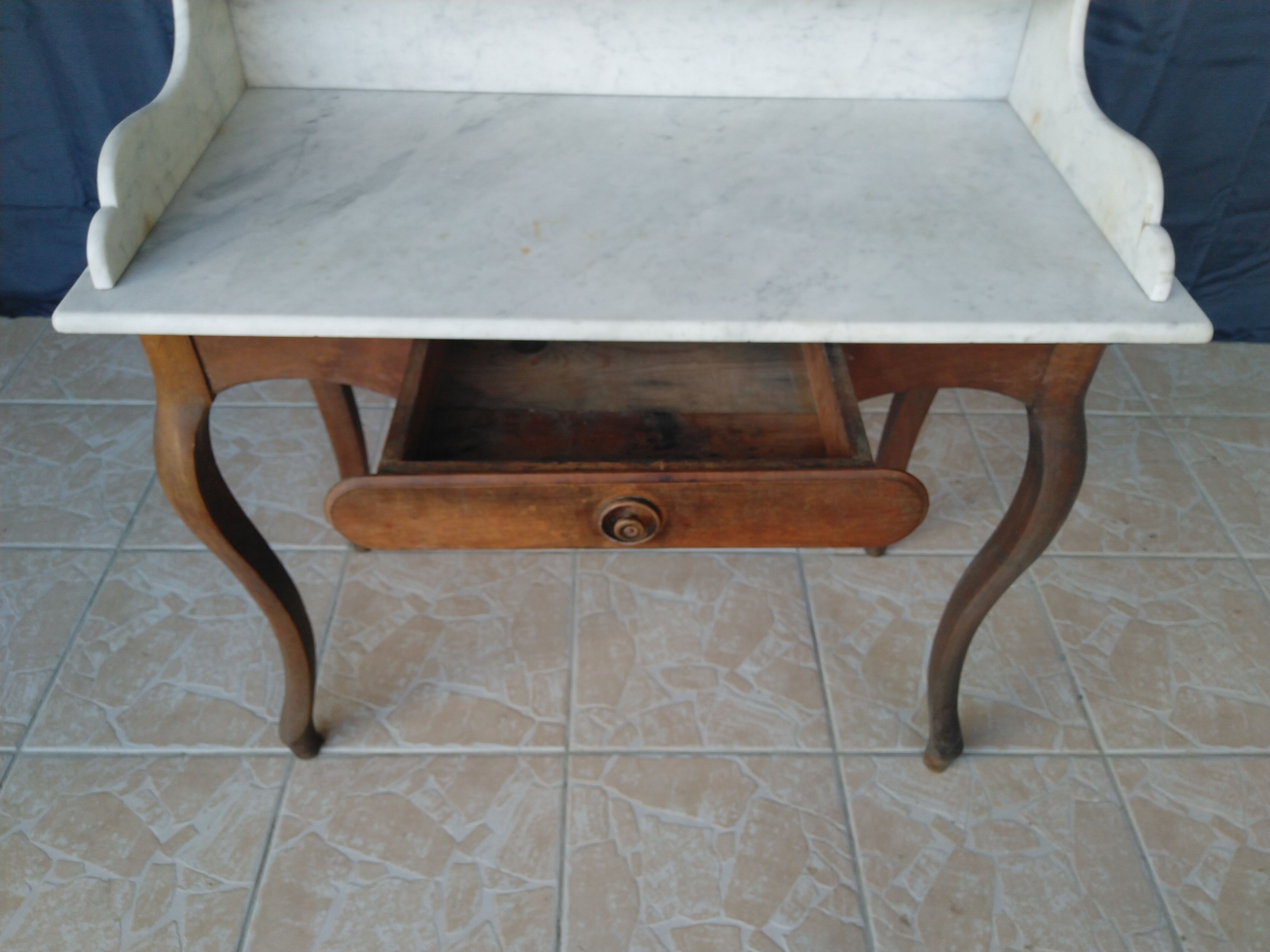 Walnut toilet furniture