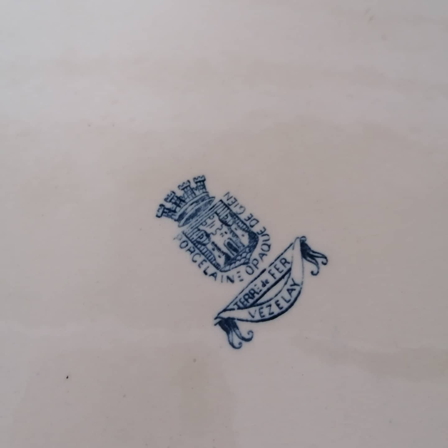 Gien earthenware square flat