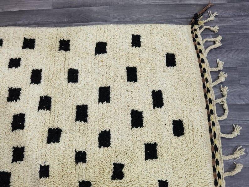 Handmade pure wool Moroccan rug, size 140 x 260 cm.