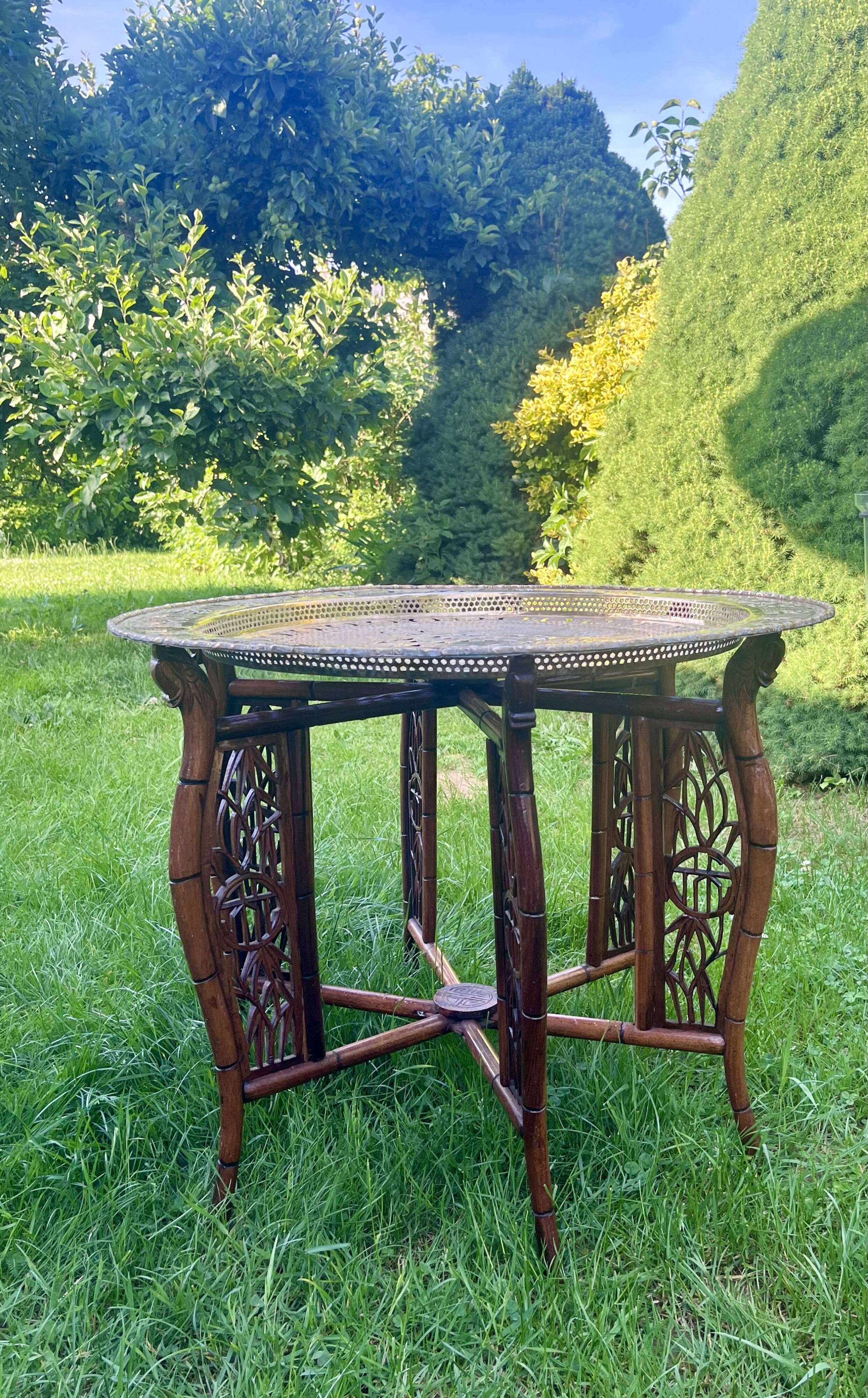 Indochinese coffee table - diameter: 74 cm - Very good condition
