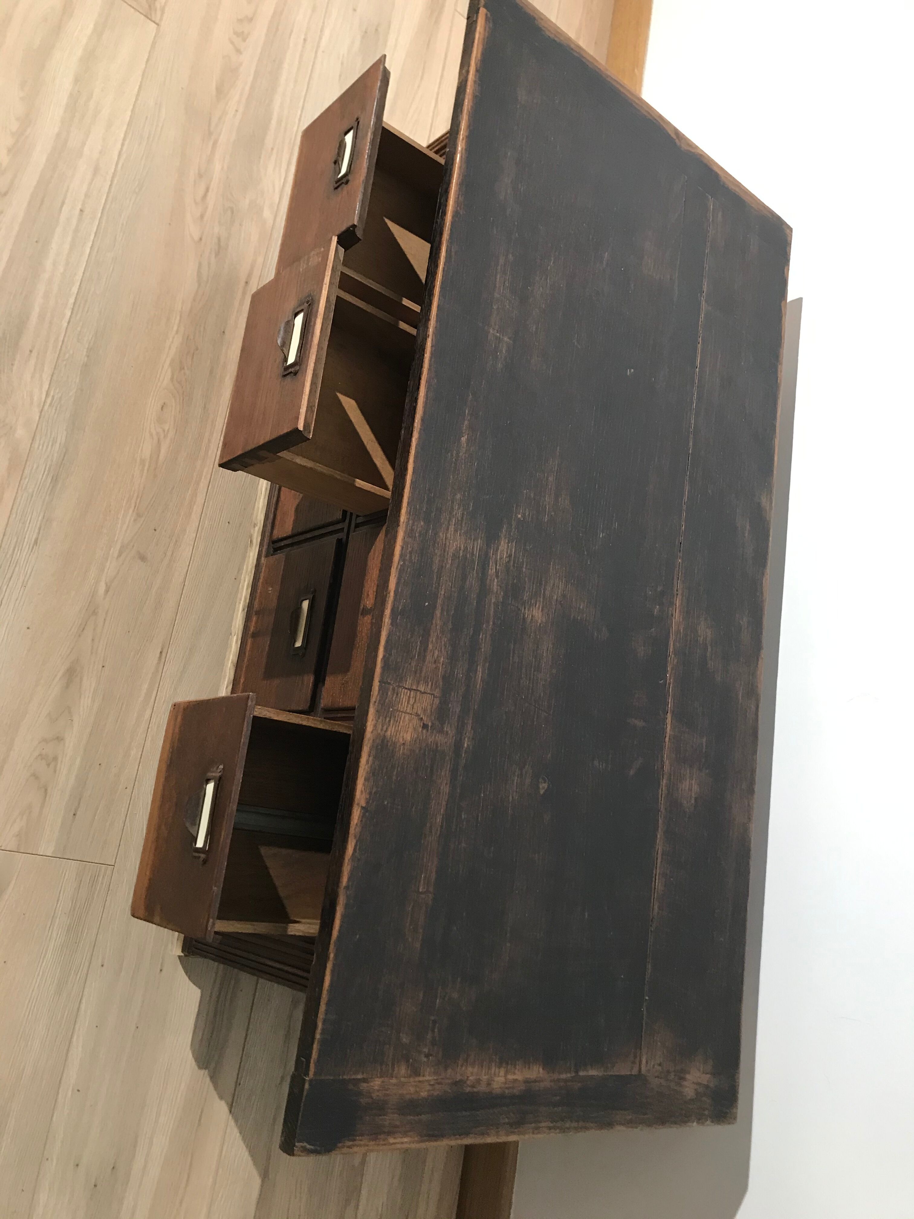 Professional furniture revisited in coffee table