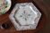 Plat hexagonal ancien en faïence à décor floral polychrome