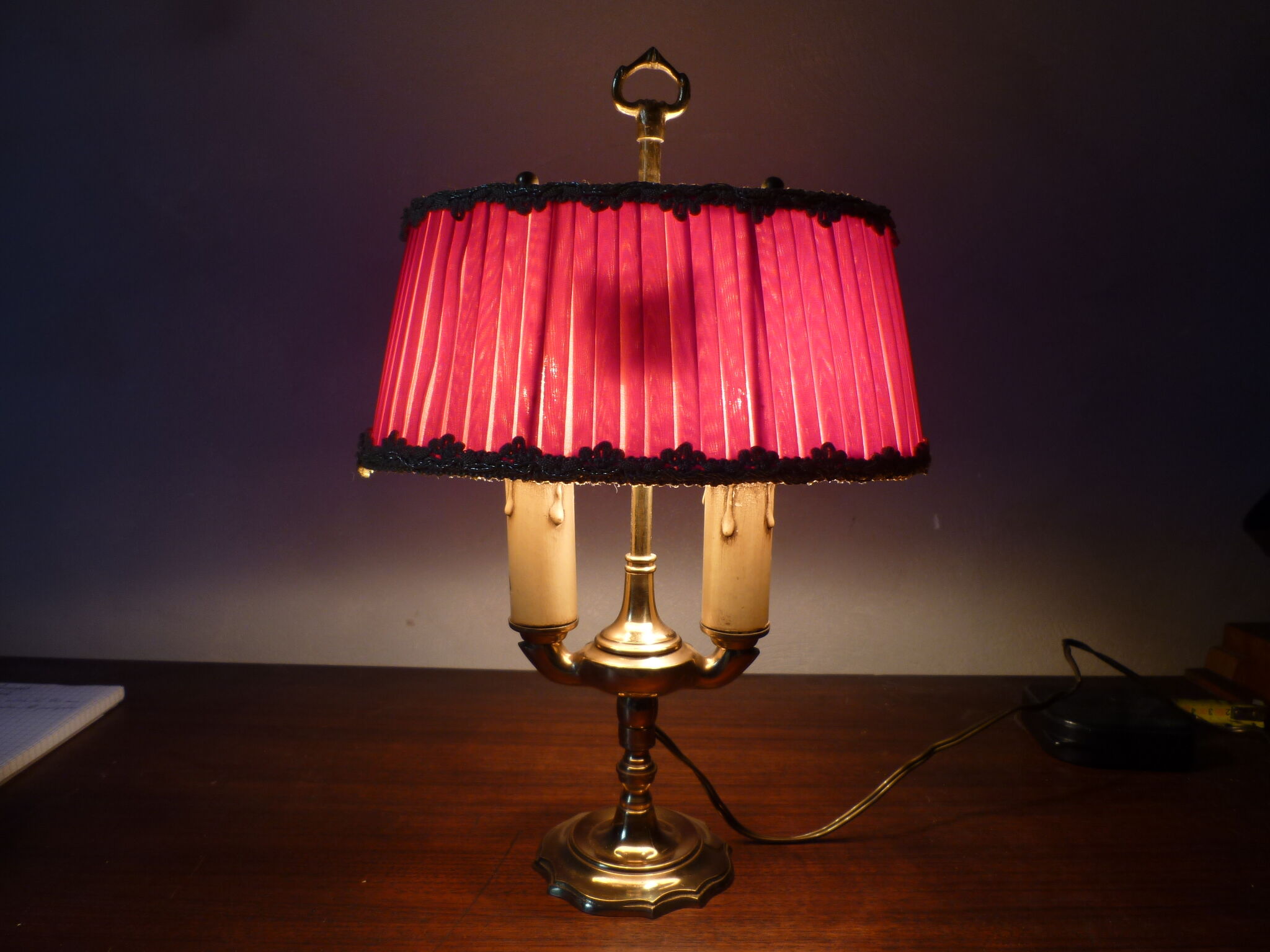 Pleated fabric lamp