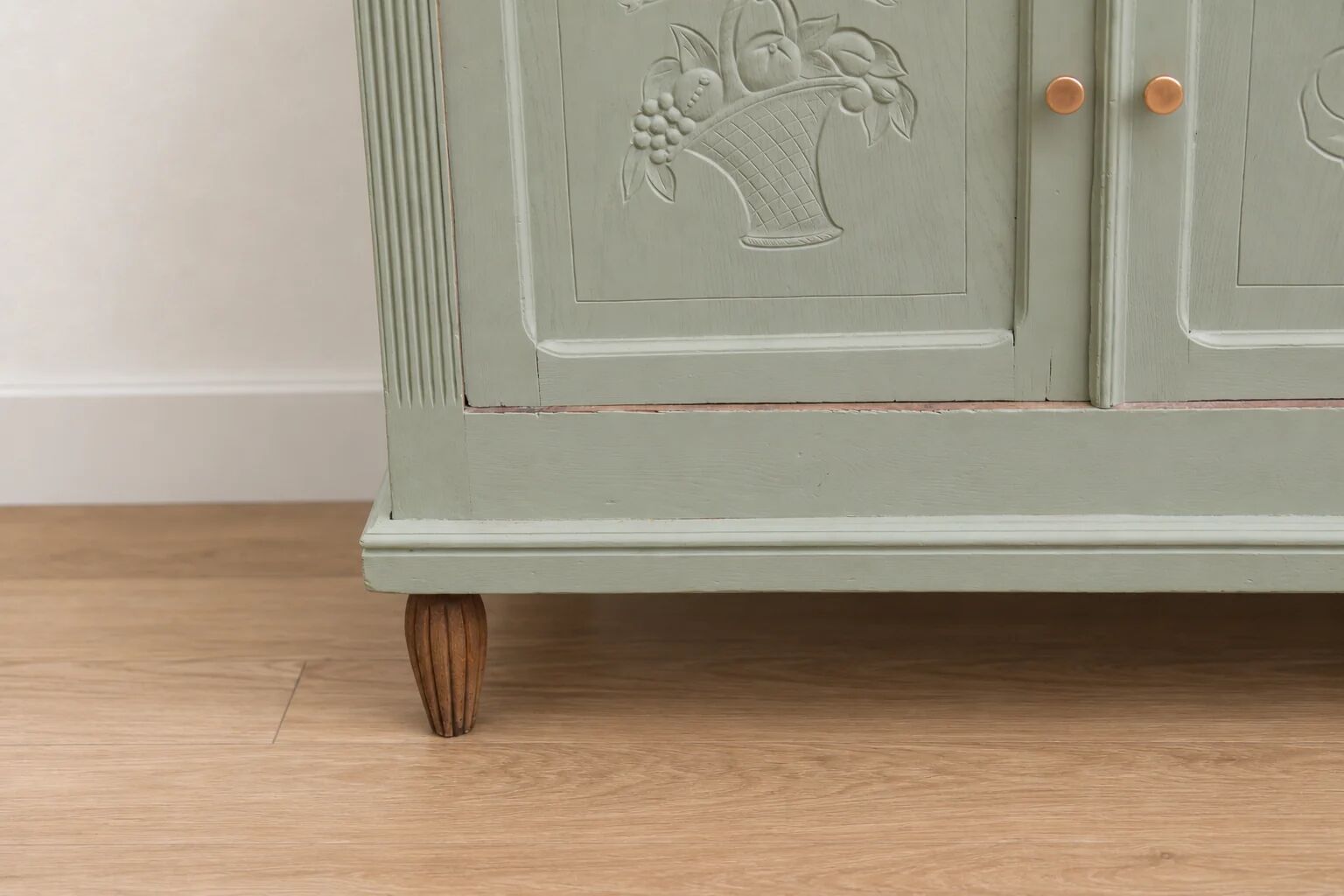 Antique art deco buffet in solid oak – pure lizard green & paint and natural wood – 121 cm