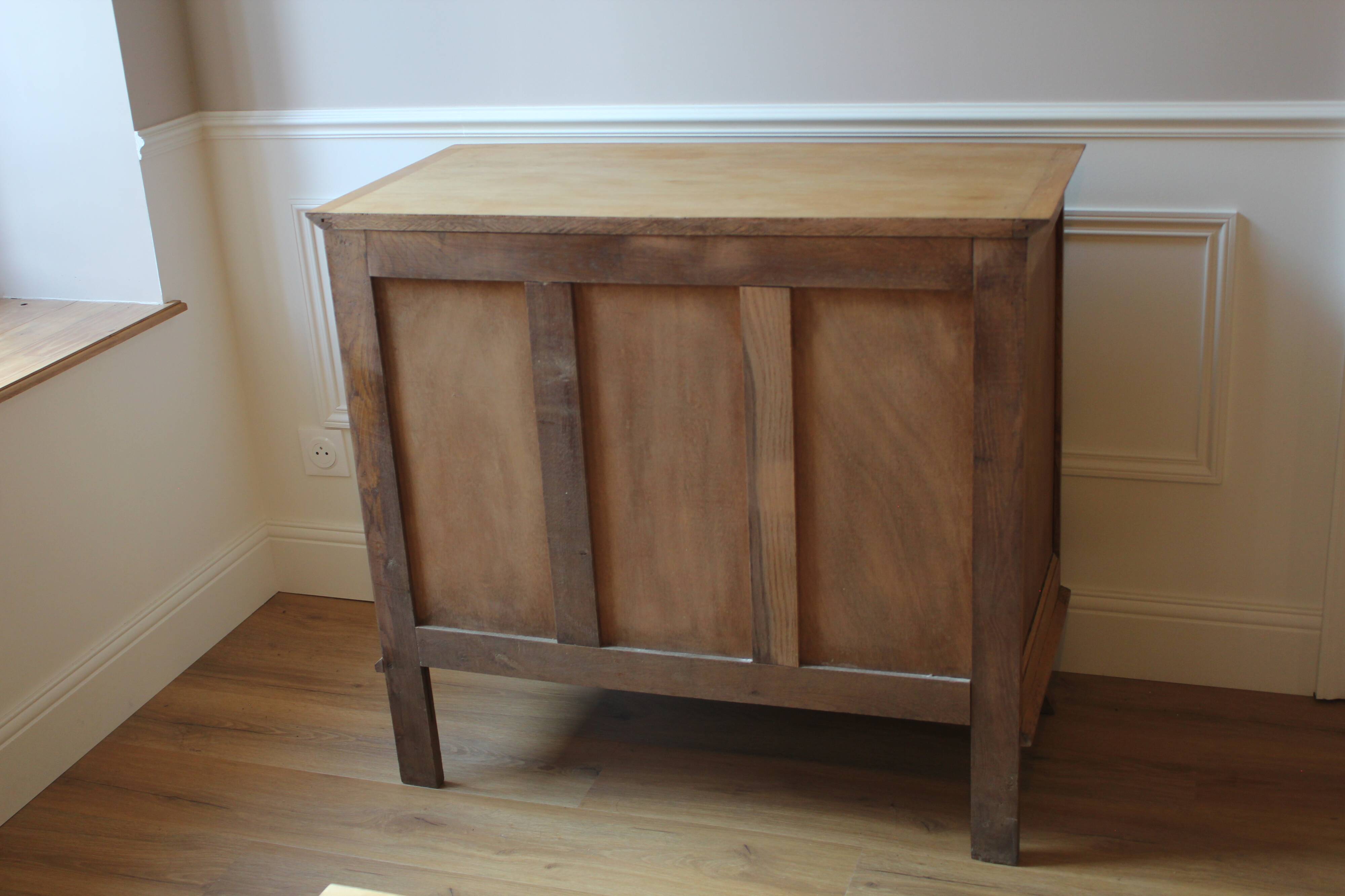 Compass foot chest of drawers