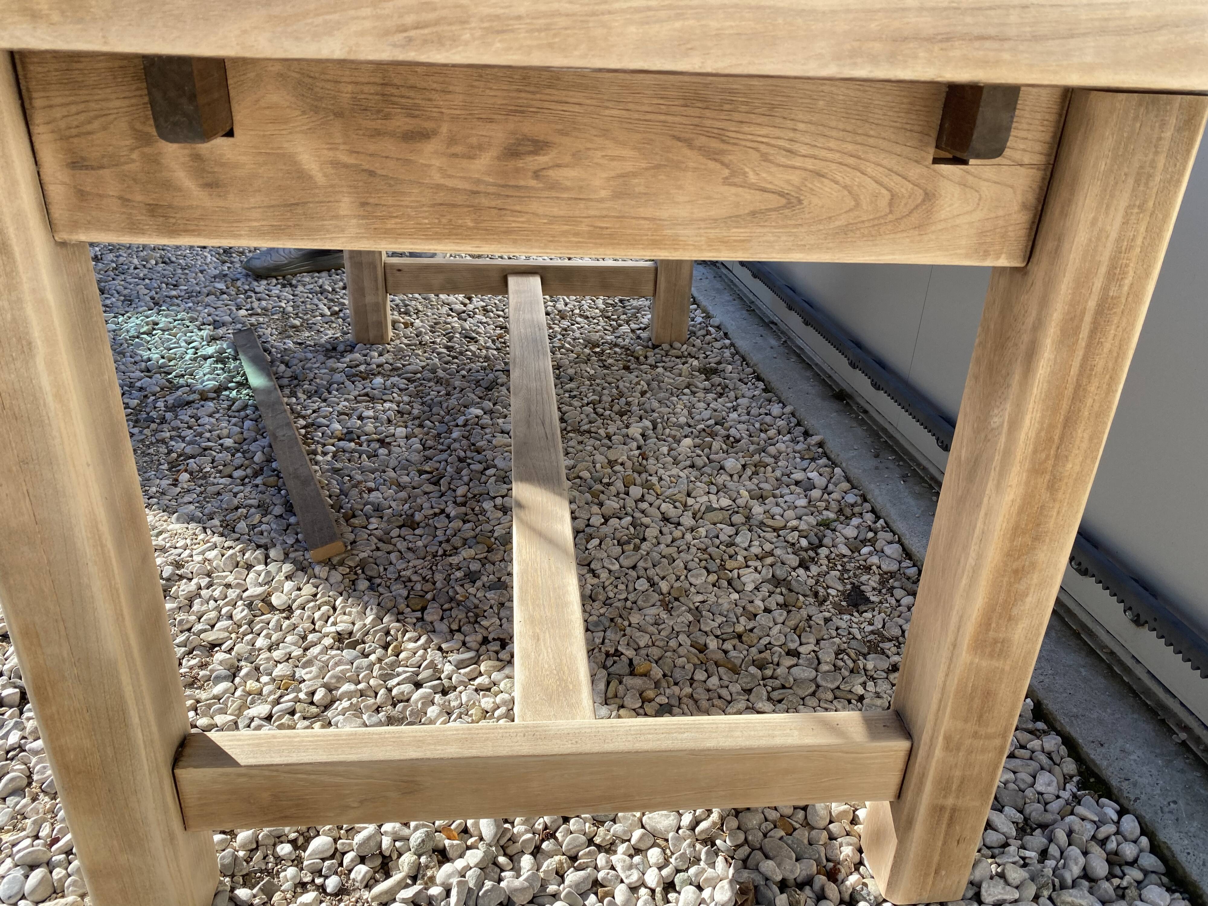 Table de ferme poncée 176 cm