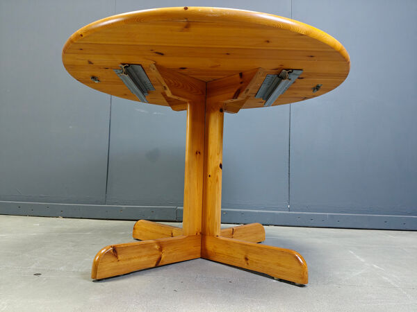 Table à manger en bois de pin de style Rainer Daumiller, années 1970.