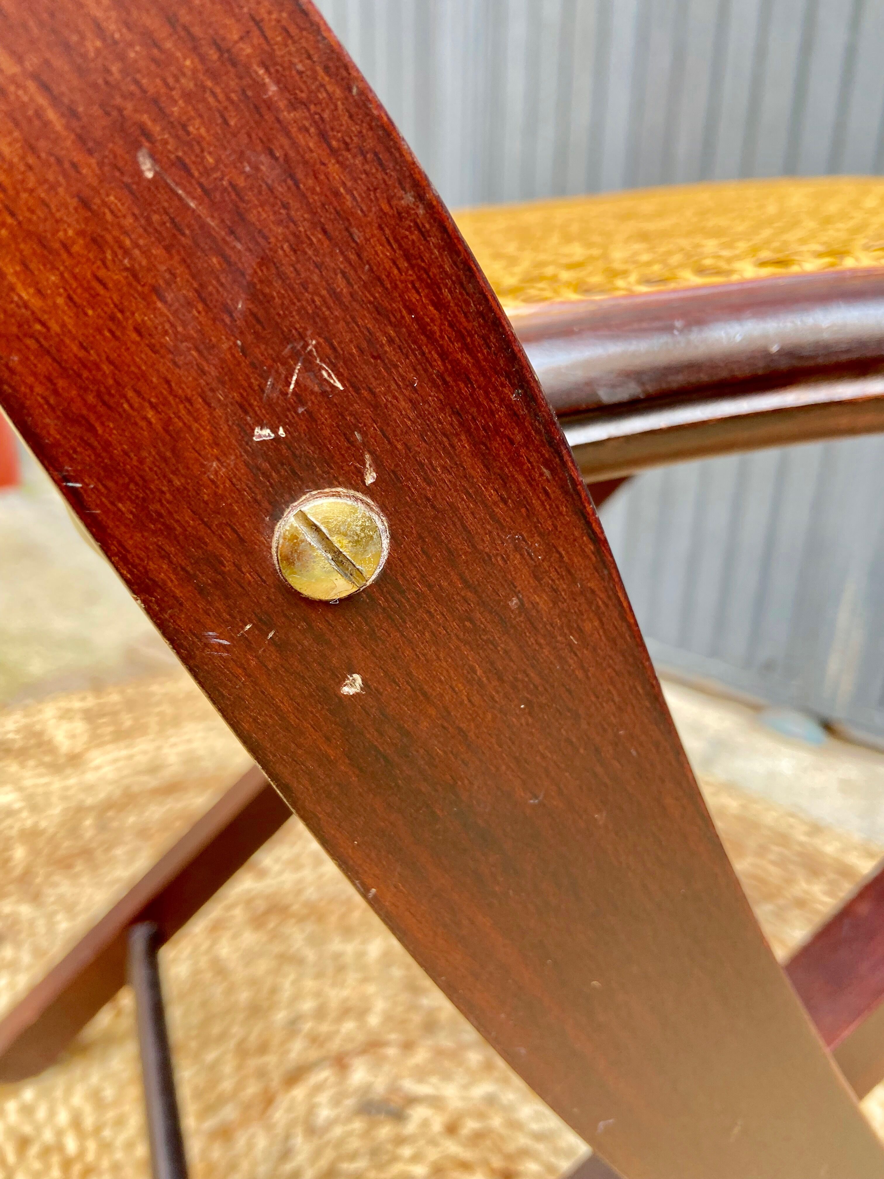 Chaise cannée pliante