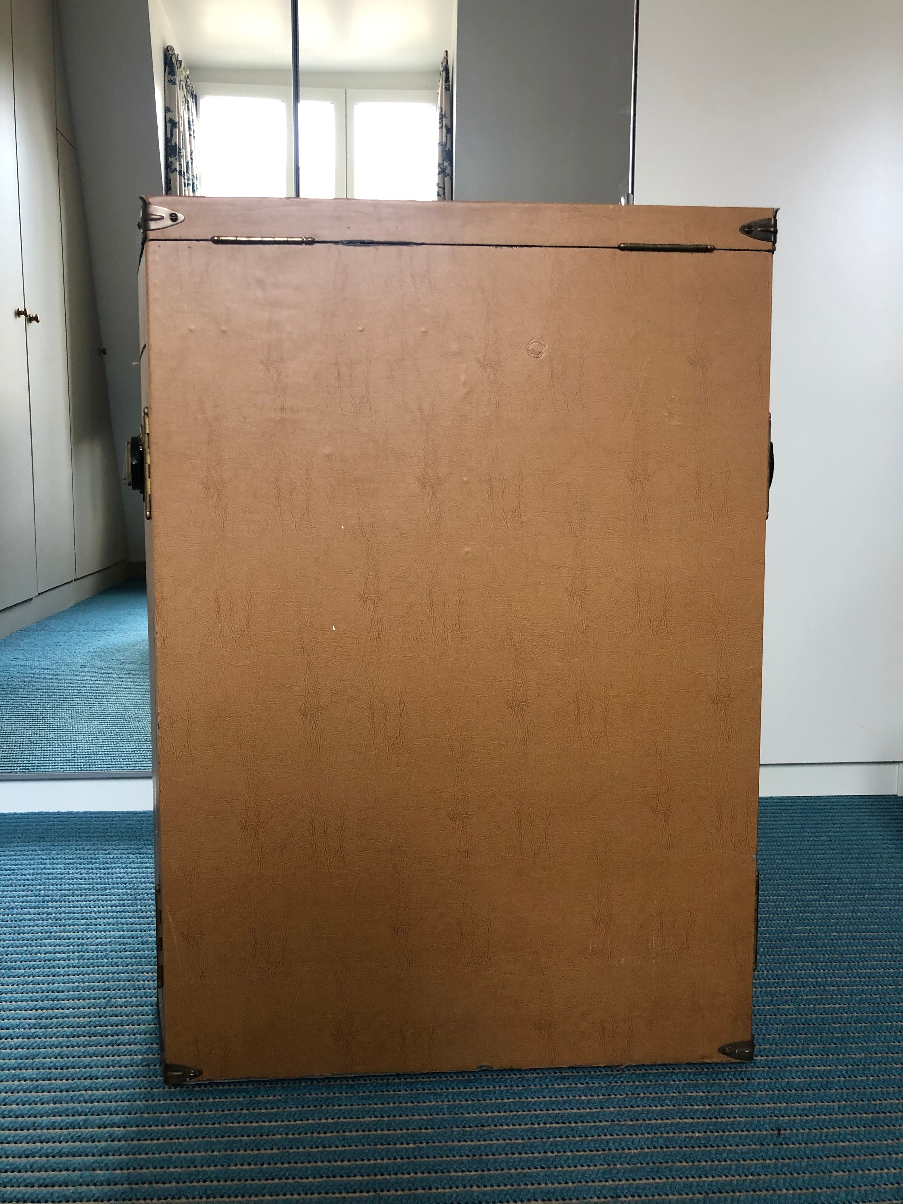 Travel dressing table