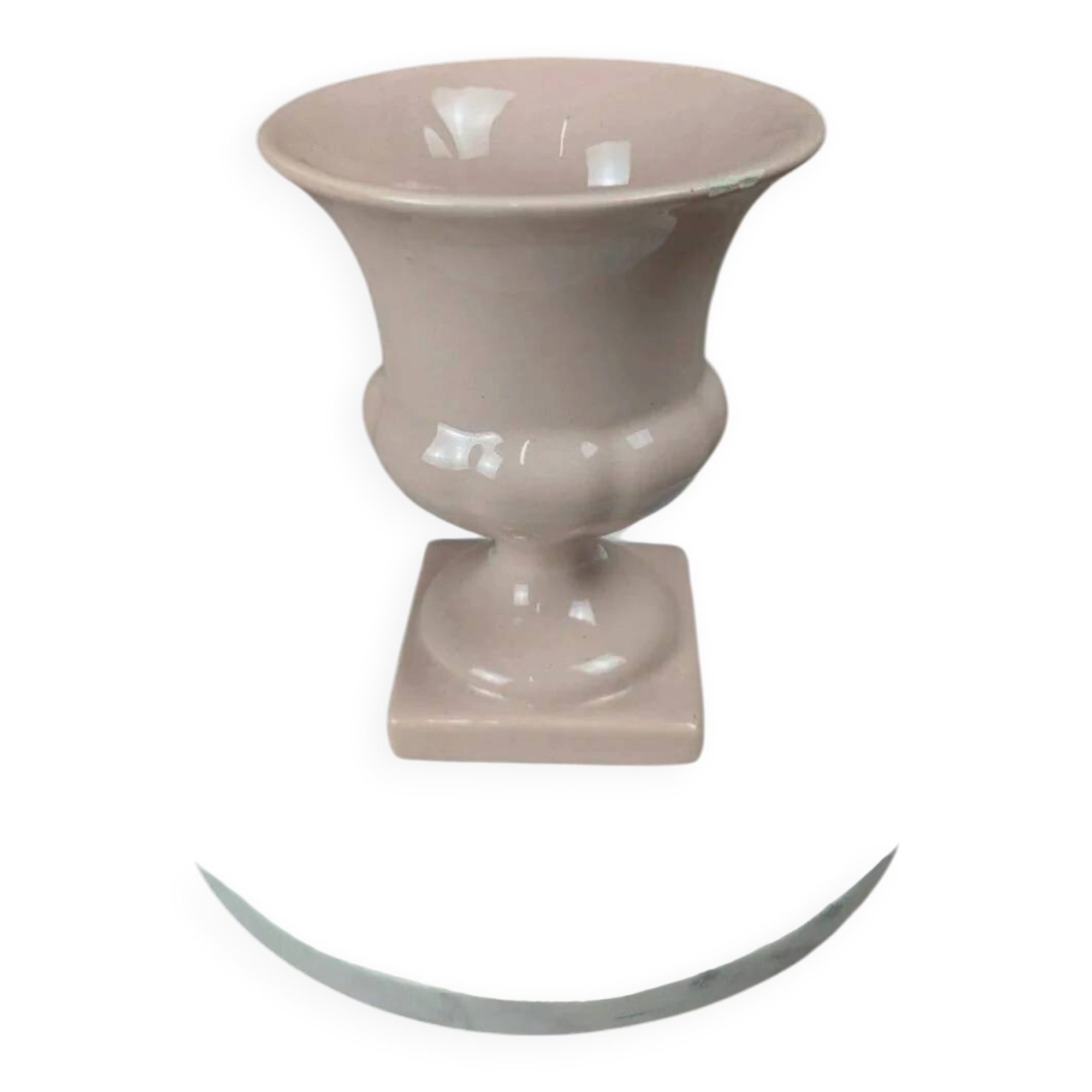 Small antique Médicis vase in powder pink.