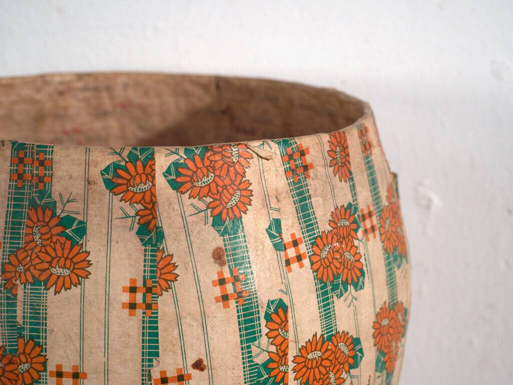 Antique Chinese papier-mâché basket with floral patterns – China, circa 1930