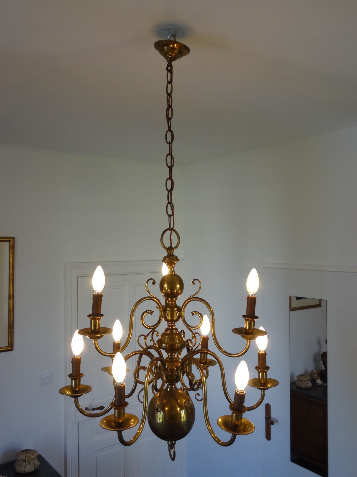 "Dutch" gold metal chandelier with 9 light arms - 1960