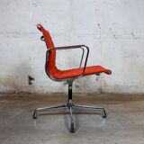 Vitra EA 108 Charles & Ray Eames, tissu et aluminium – orange – chaise de t