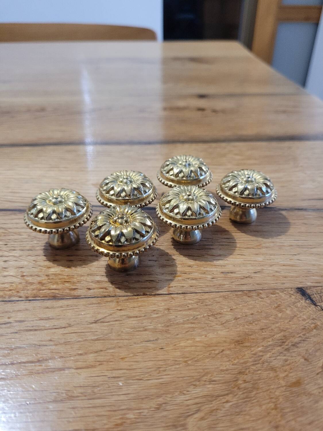 6 Louis XVI polished brass furniture knobs