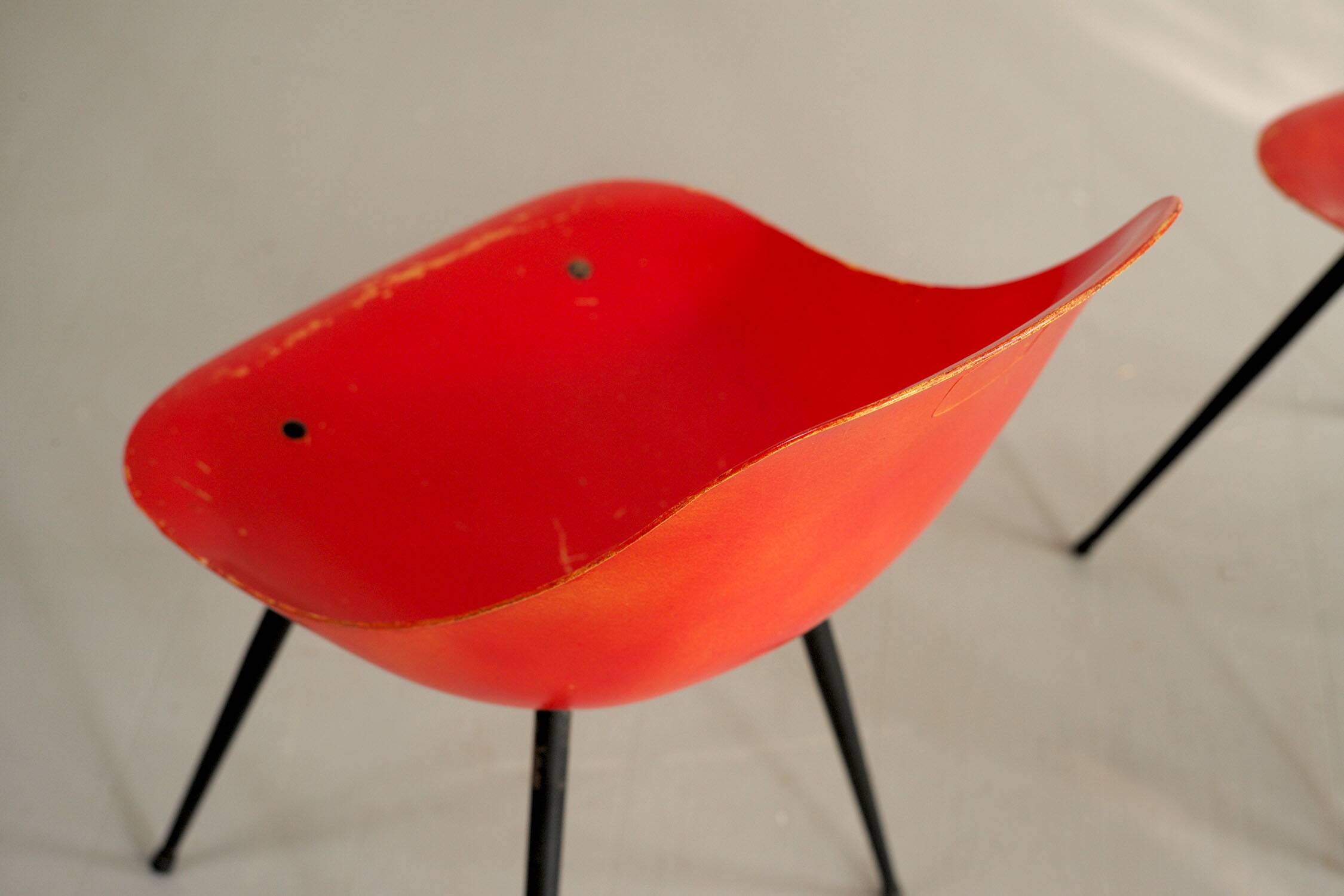 Paire de chaises en fibre de verre