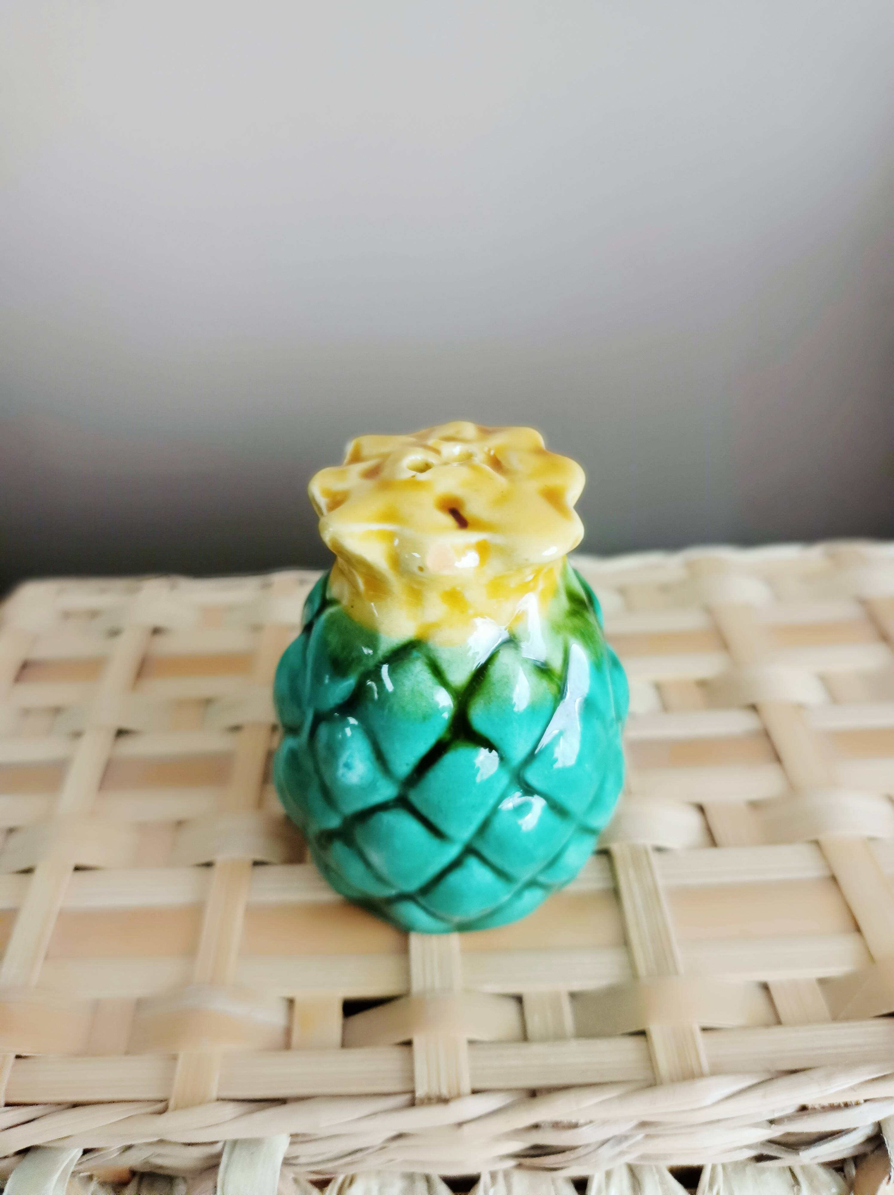 Pineapple salt and pepper shaker duo in slip