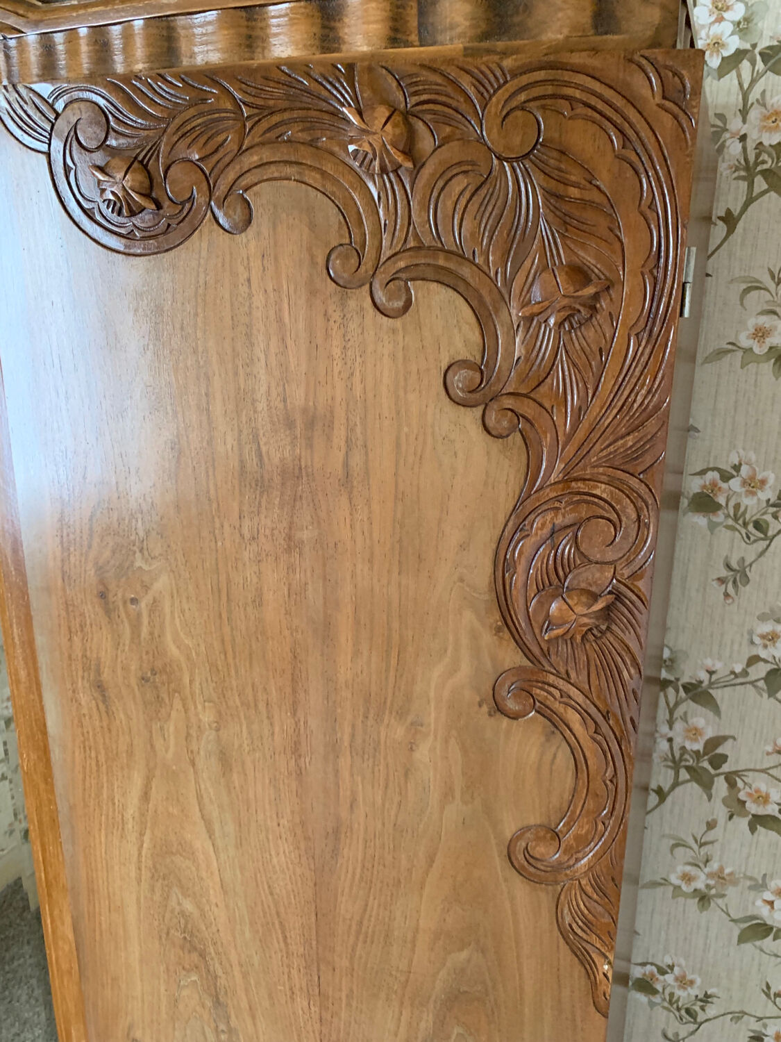 Art deco cabinet in carved wood