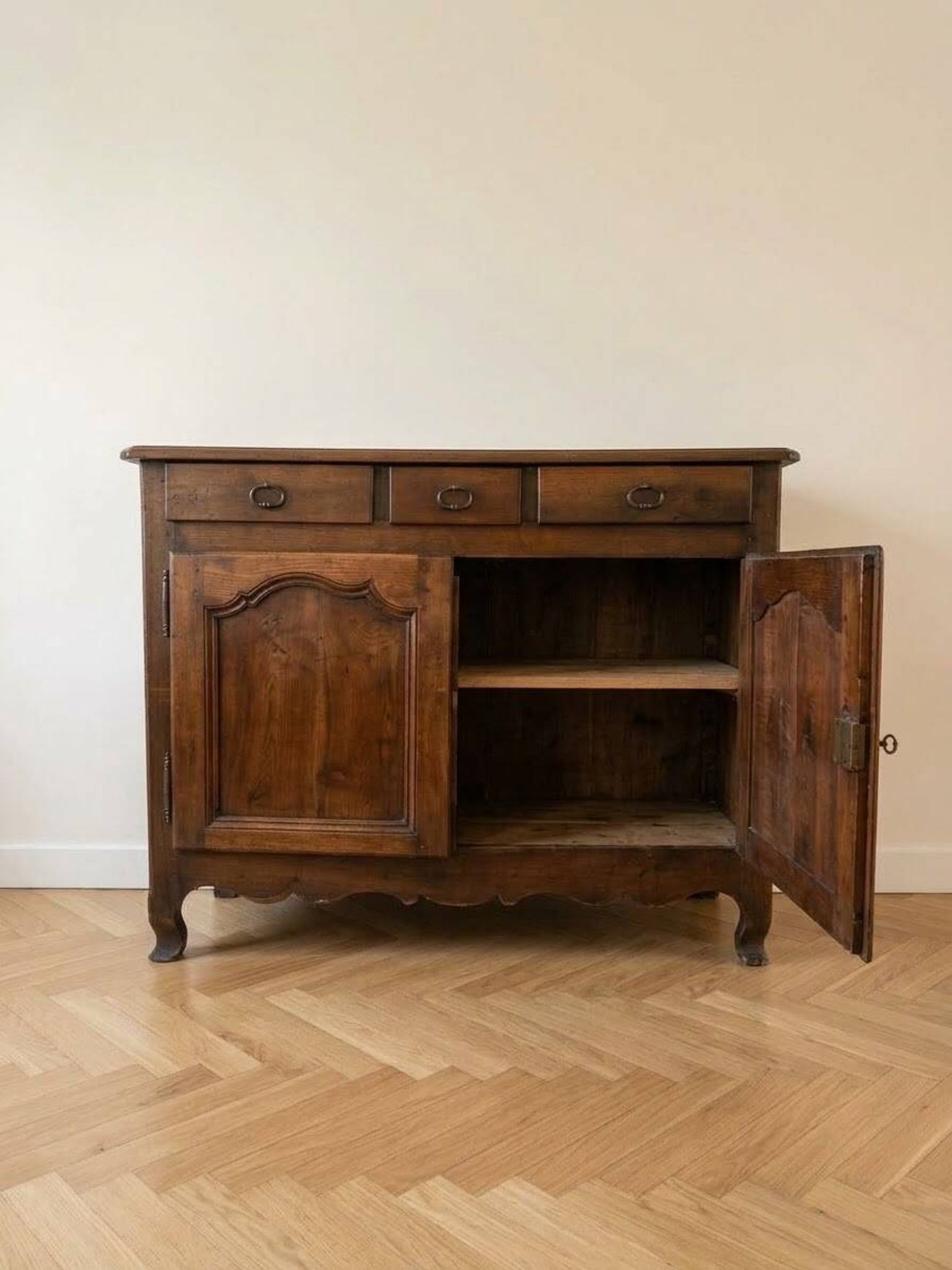 Old low buffet in solid wood with drawers and doors.