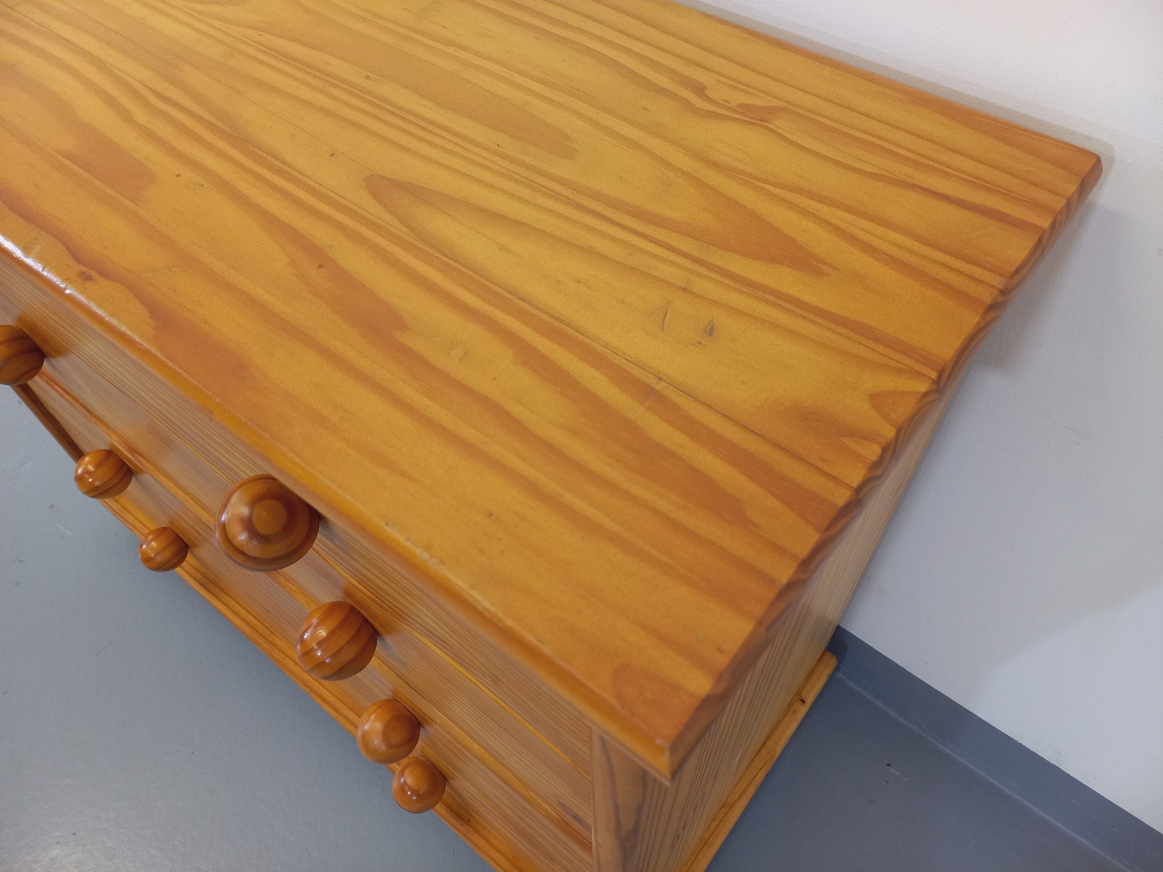 Commode en pin vintage des années 70