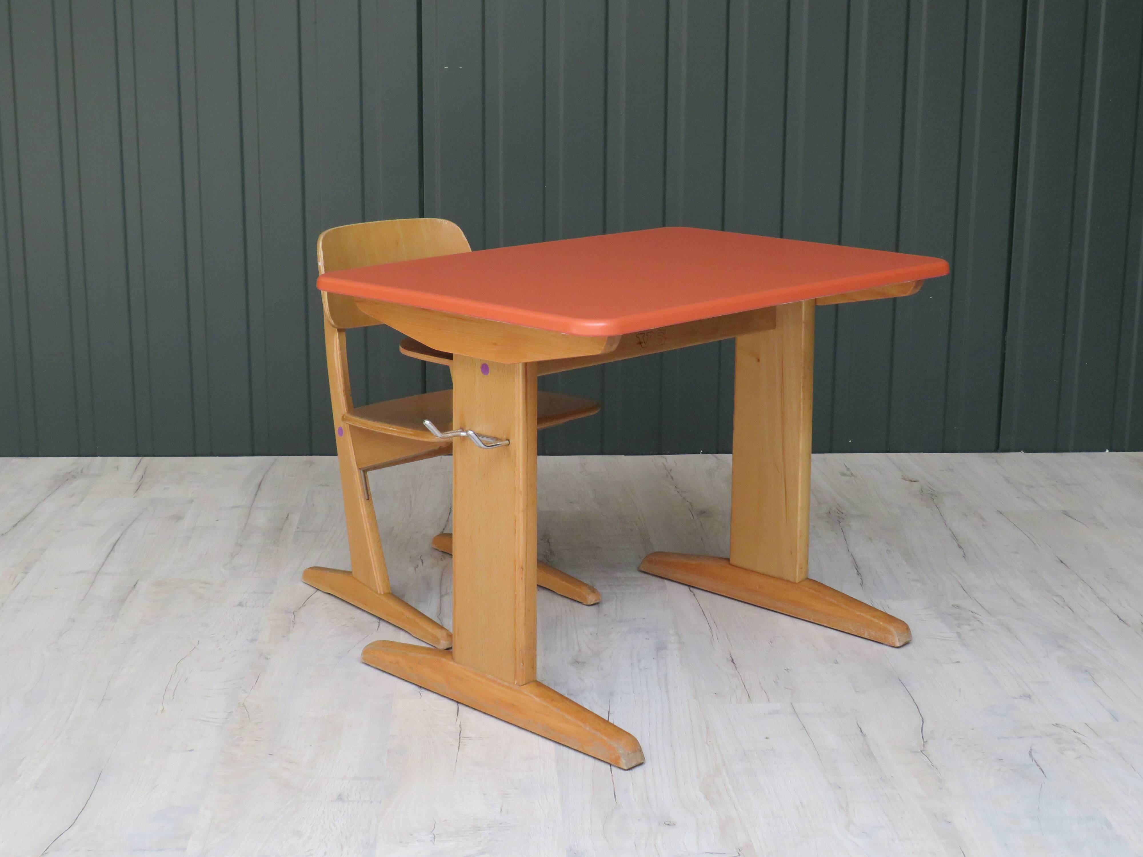 Vintage desk and children's chair casala/vs