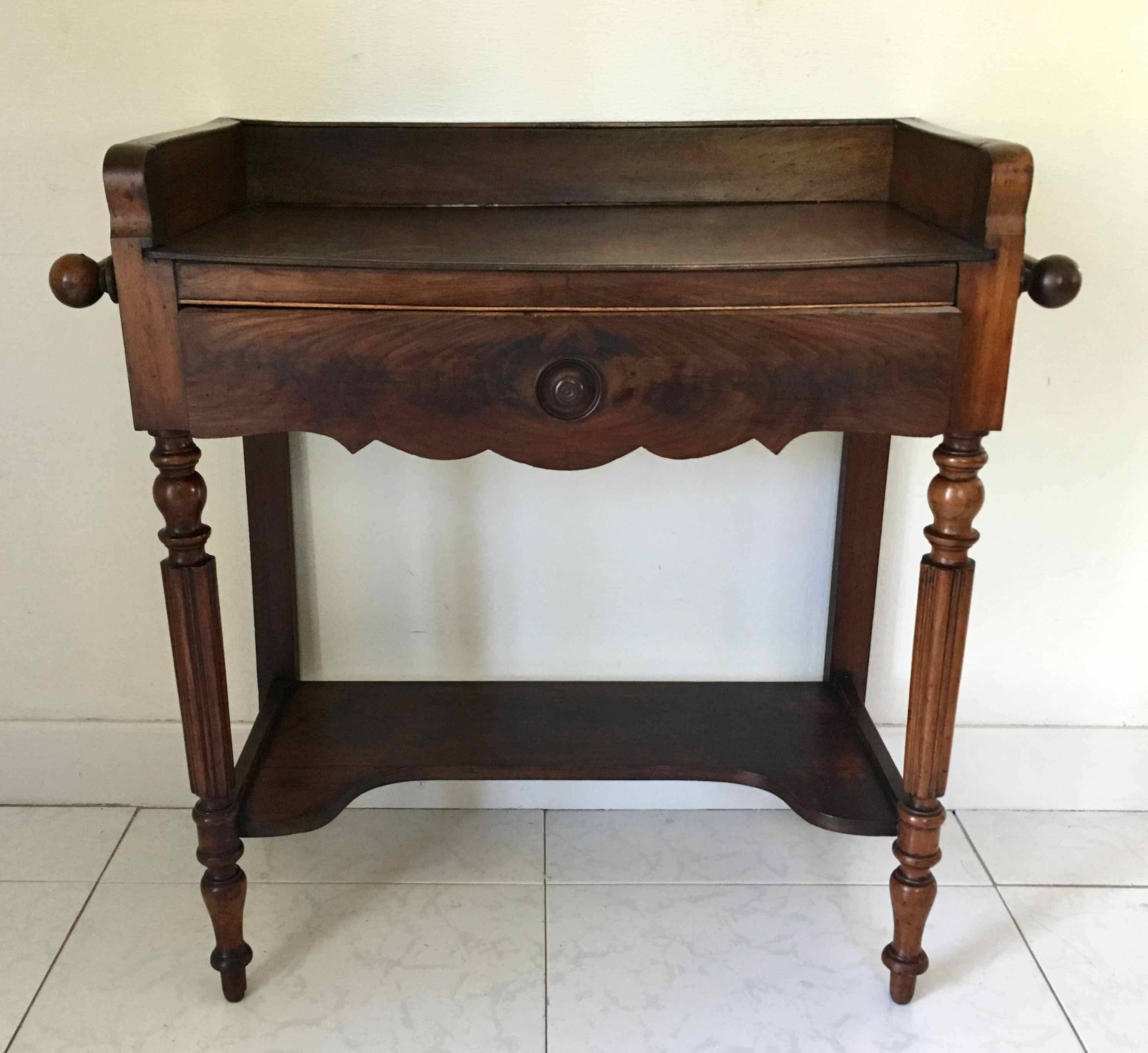 Table de toilette ou console