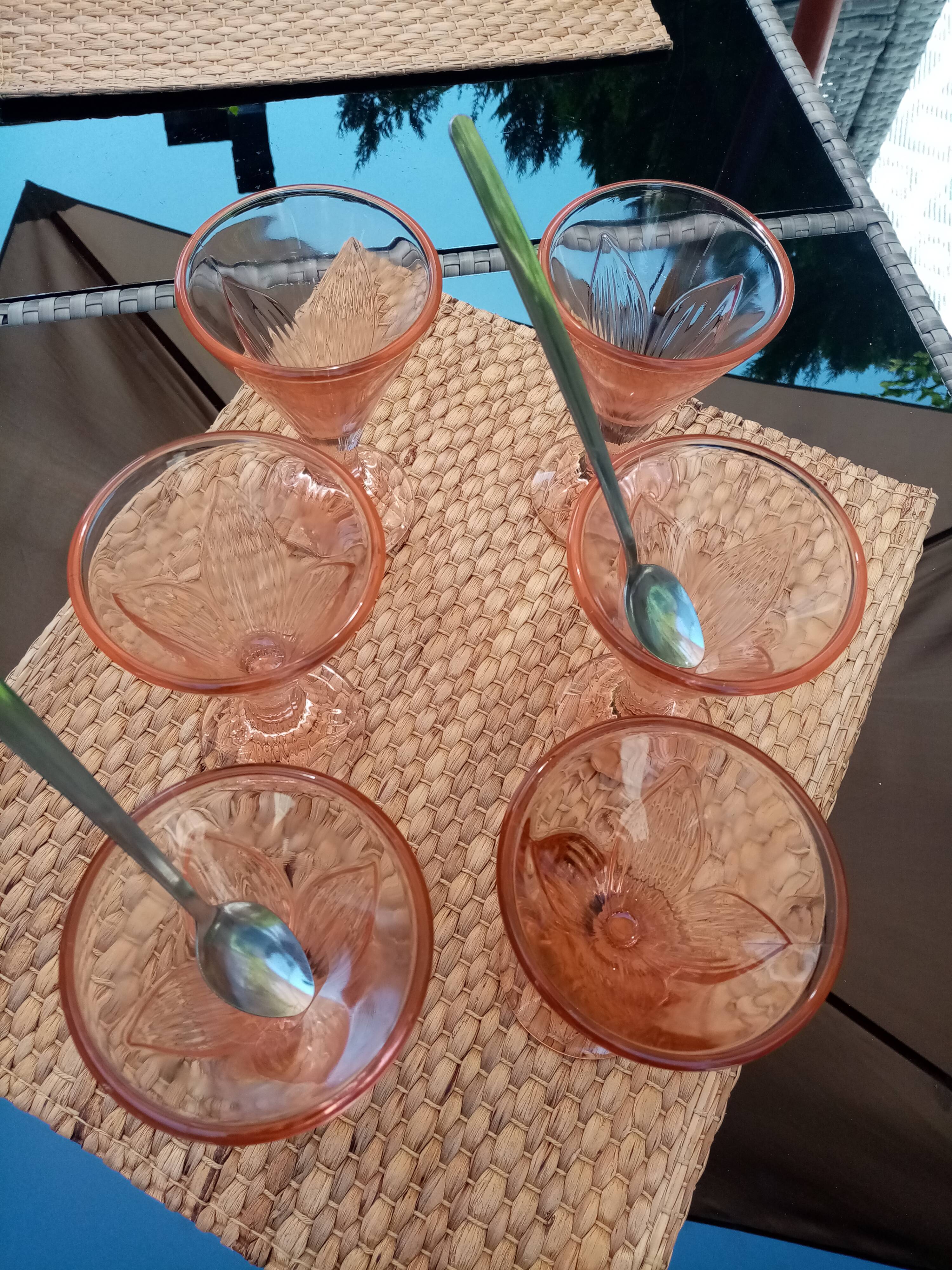 Rosé ice cream cups