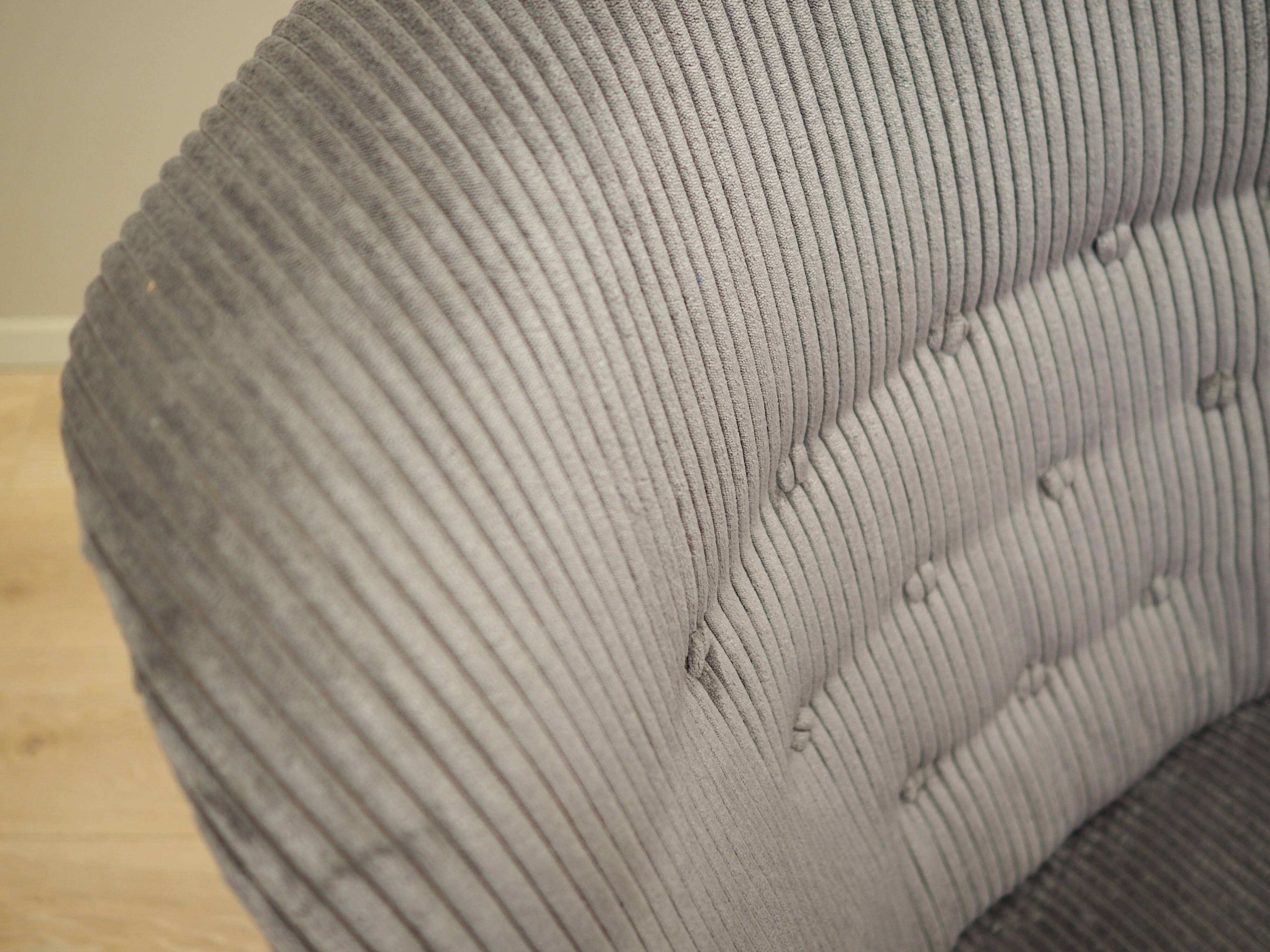 Fauteuil gris, design scandinave, production : Danemark