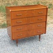 Vintage walnut varnished chest of drawers with 4 drawers from the 1960s.