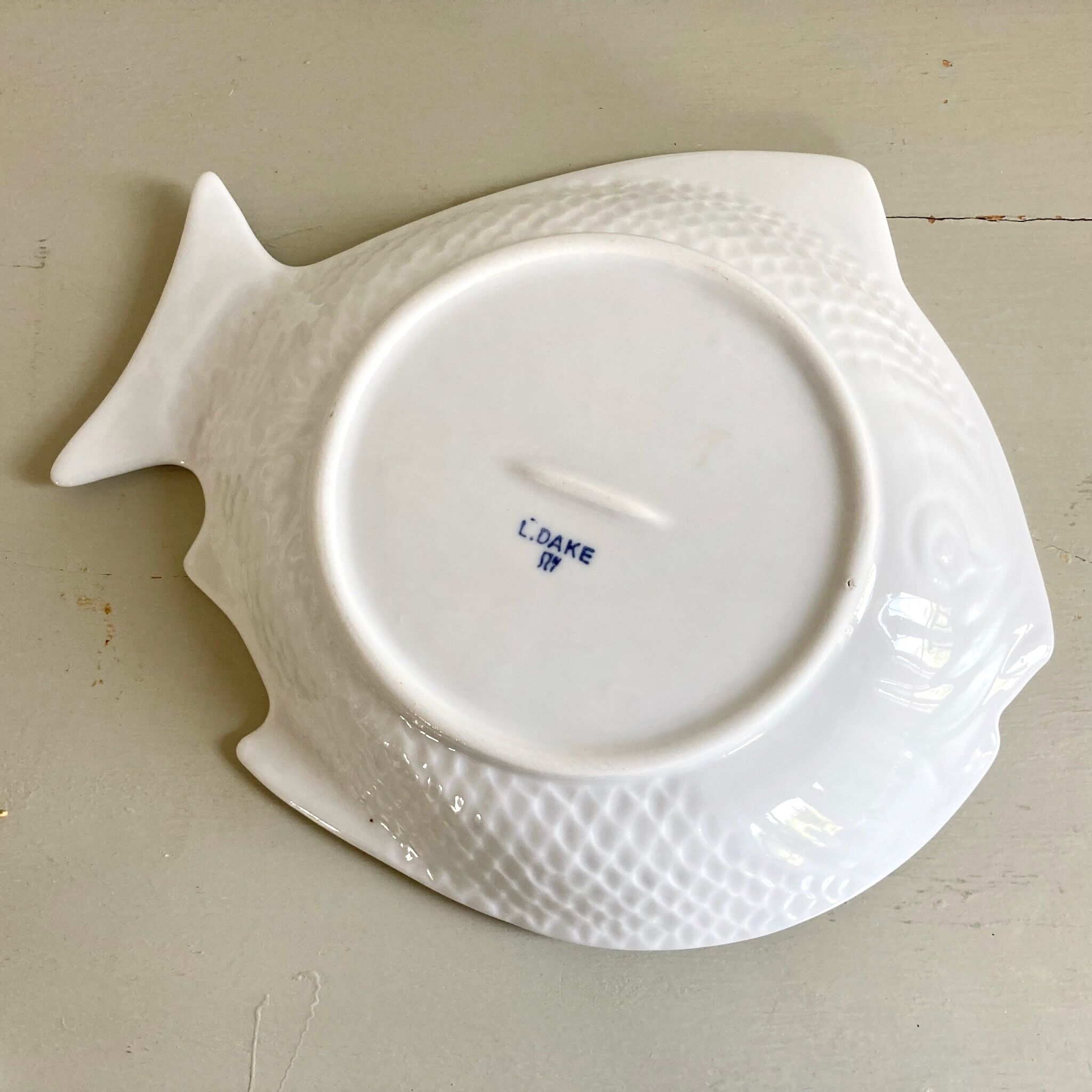 Embossed ceramic fish dishes