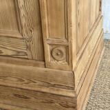 Armoire XXL en pitchpin massif - style Louis Philippe clair