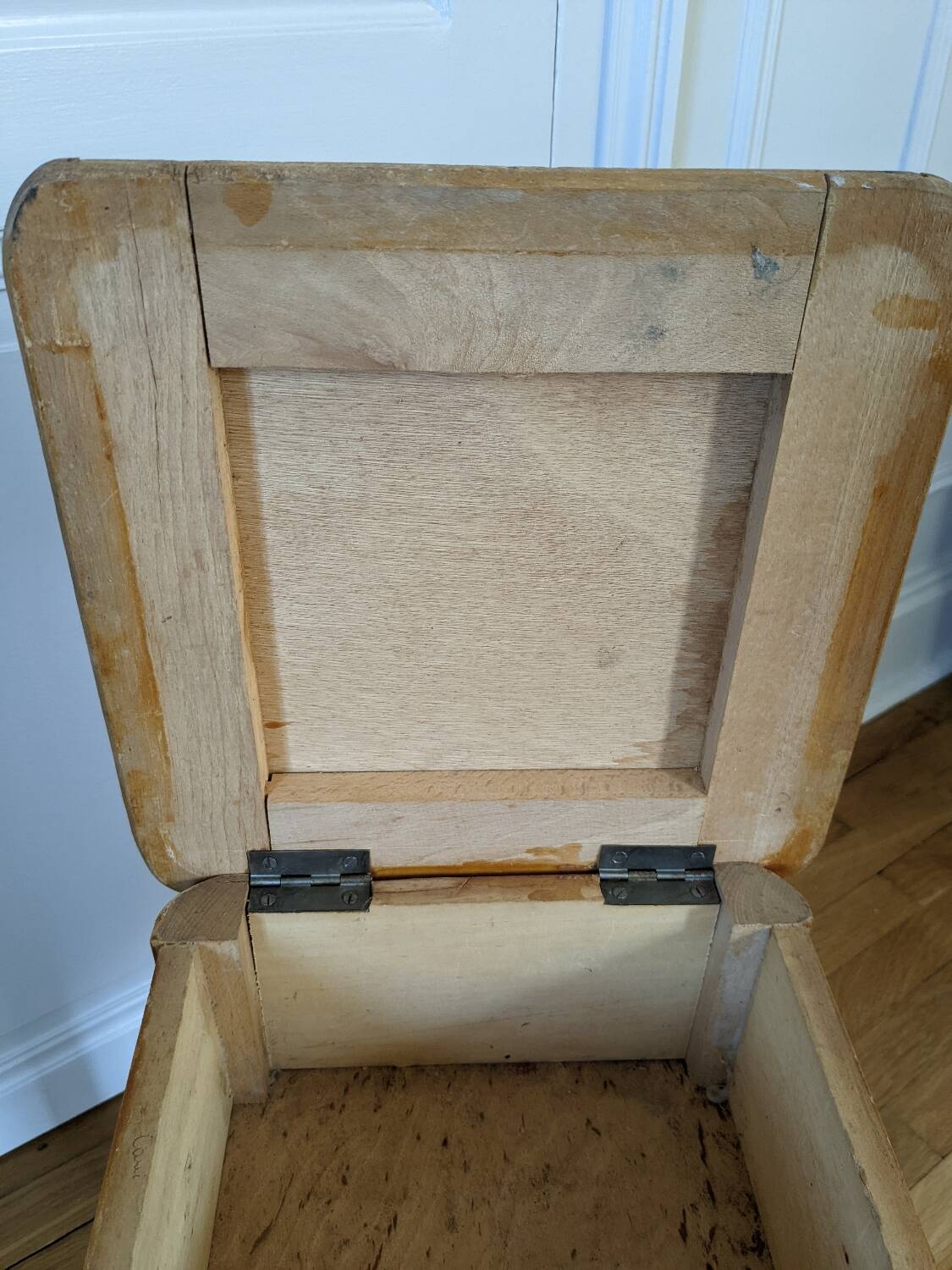 Painter's chest stool
