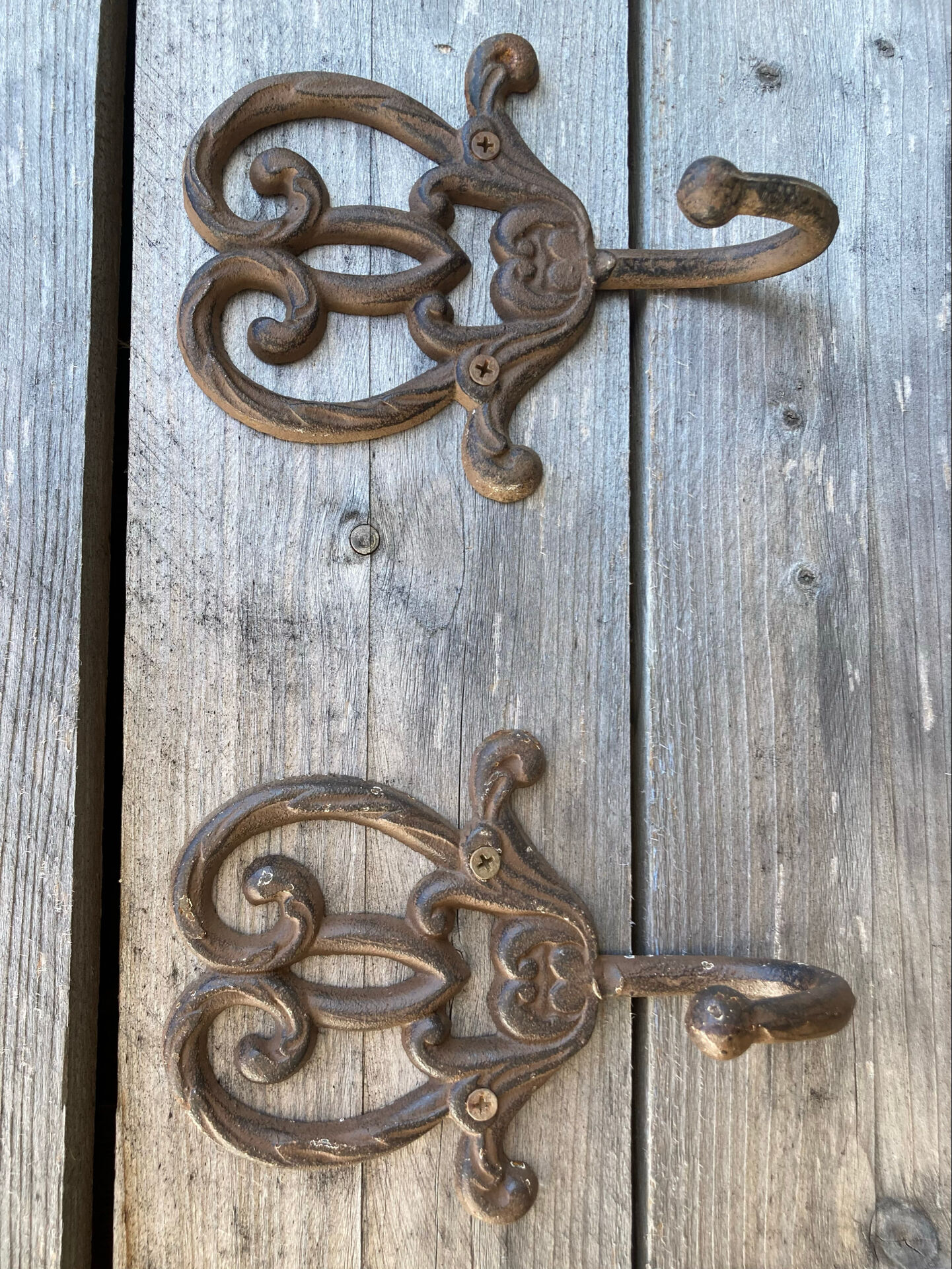 Lot de 4 patères anciennes en fer forgé