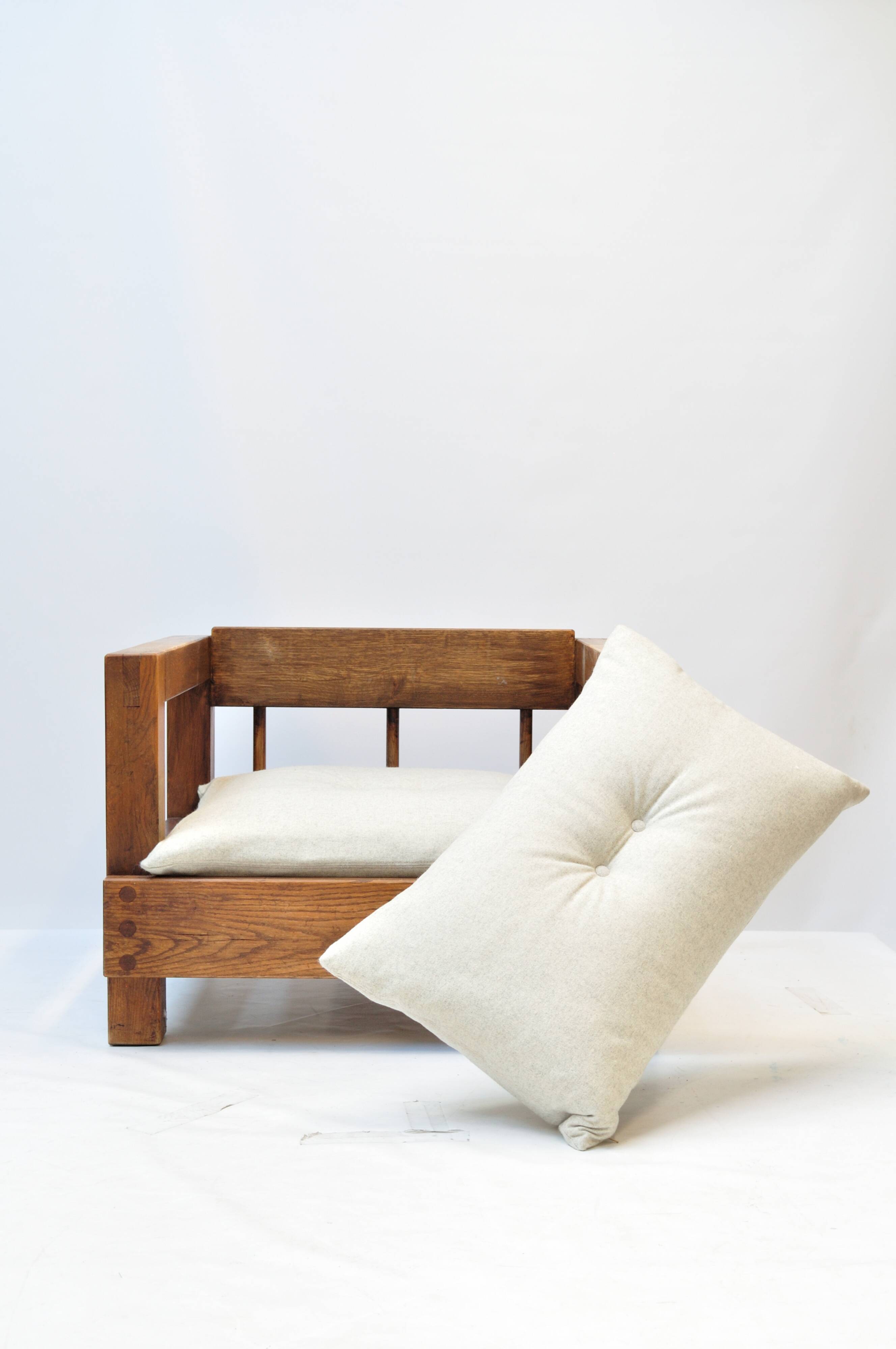 Fauteuil en chêne massif — reconstruit en 100 % laine vierge