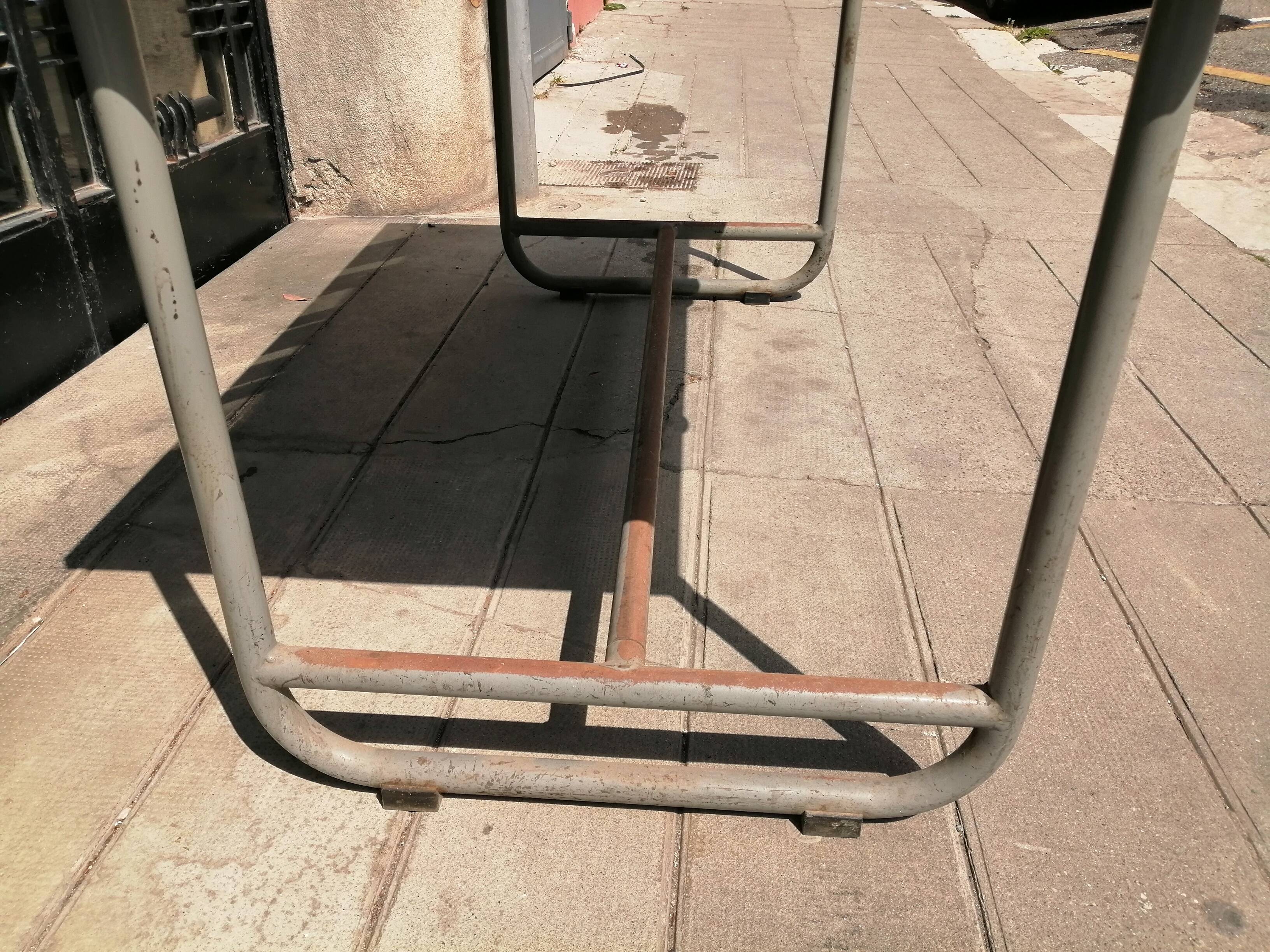 Former metal post desk "simmons"