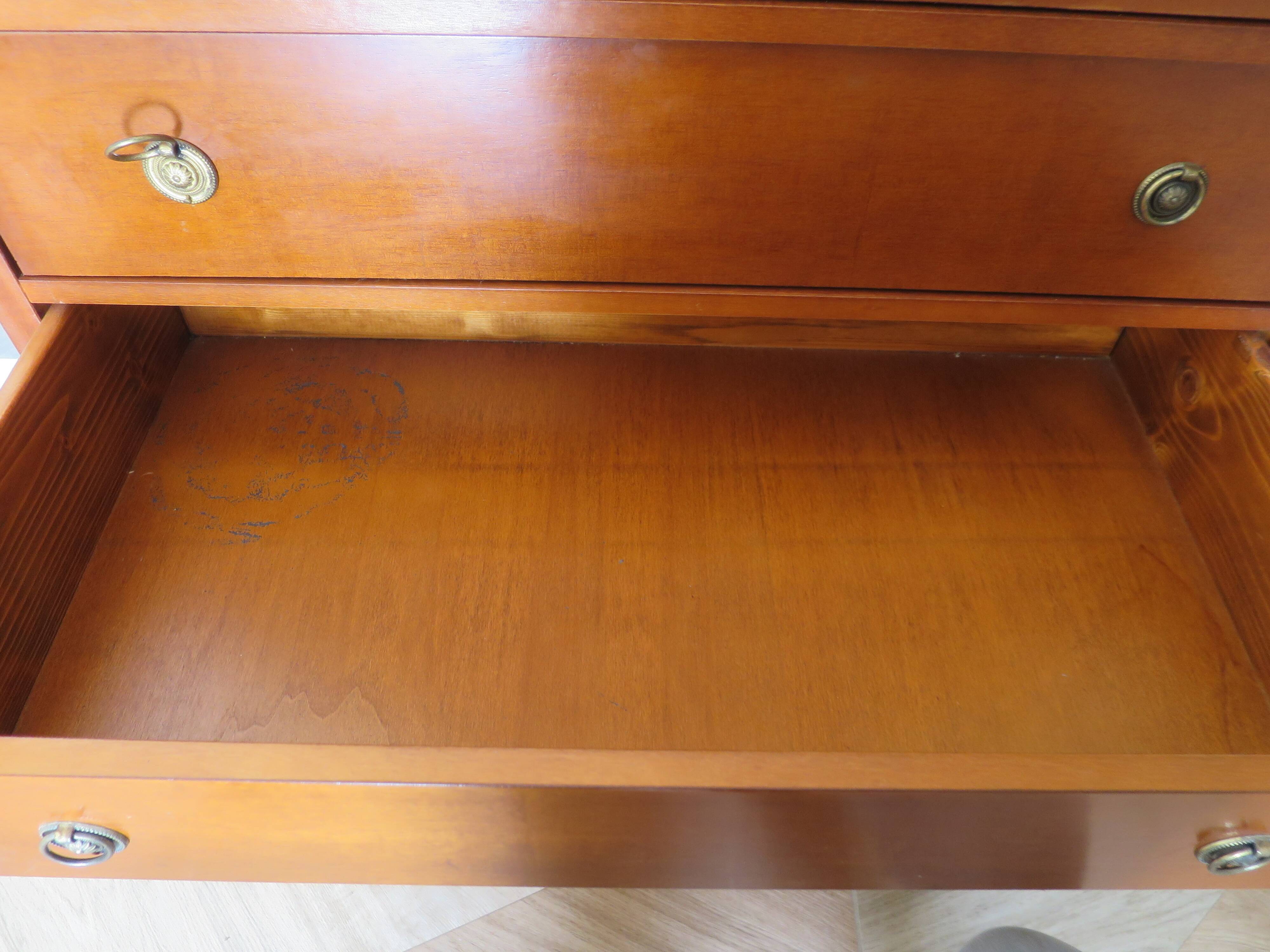 Louis Philippe style chest of drawers in cherry wood