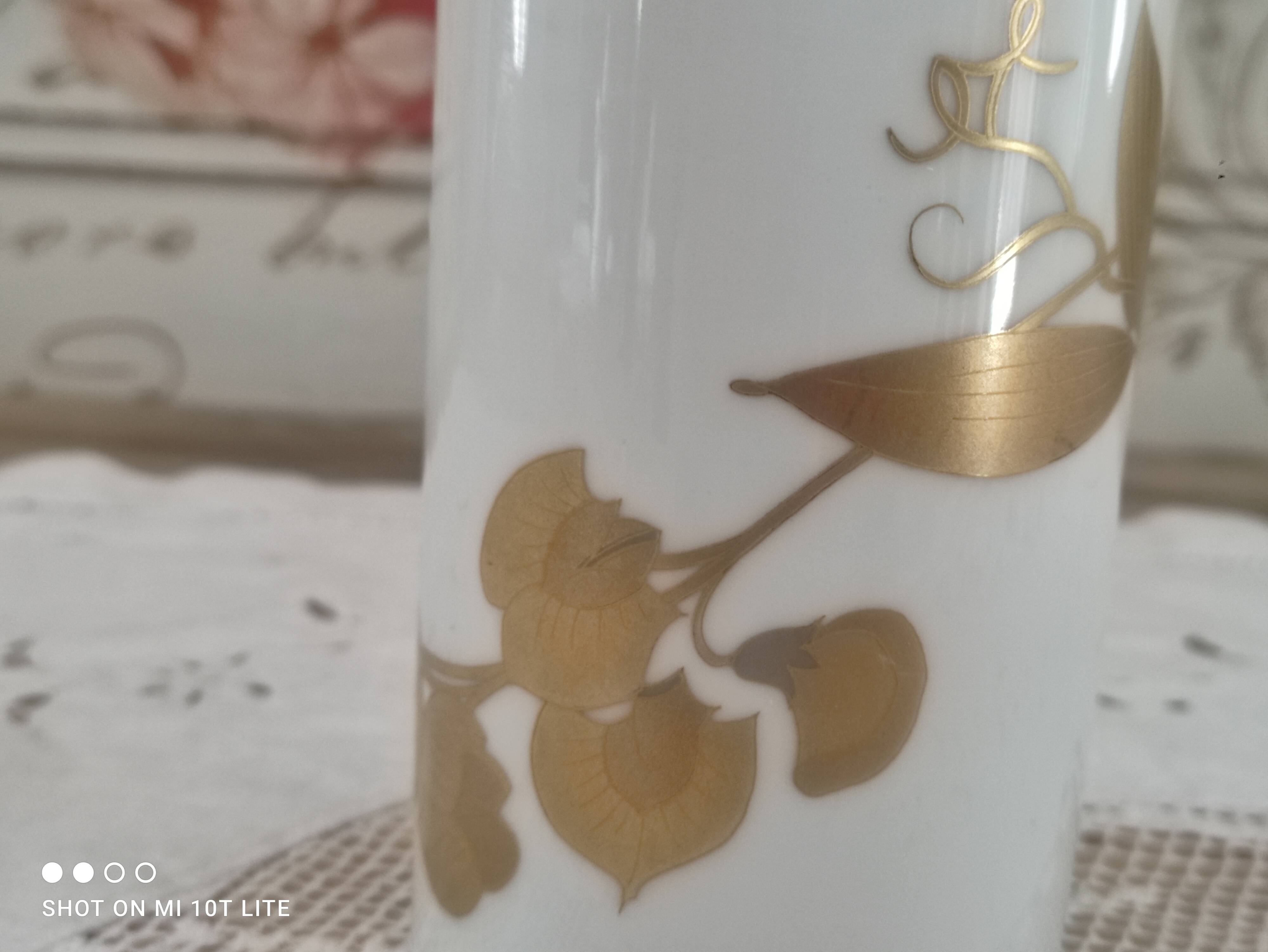 White porcelain vase decoration foliage gold "Léonard Paris" decoration Montebello