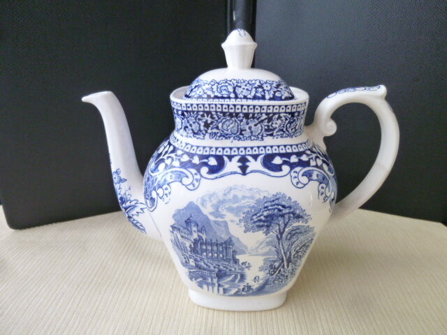 Coffee Maker, Pourer Royal Sphinx Cambridge Decor Old England Blue