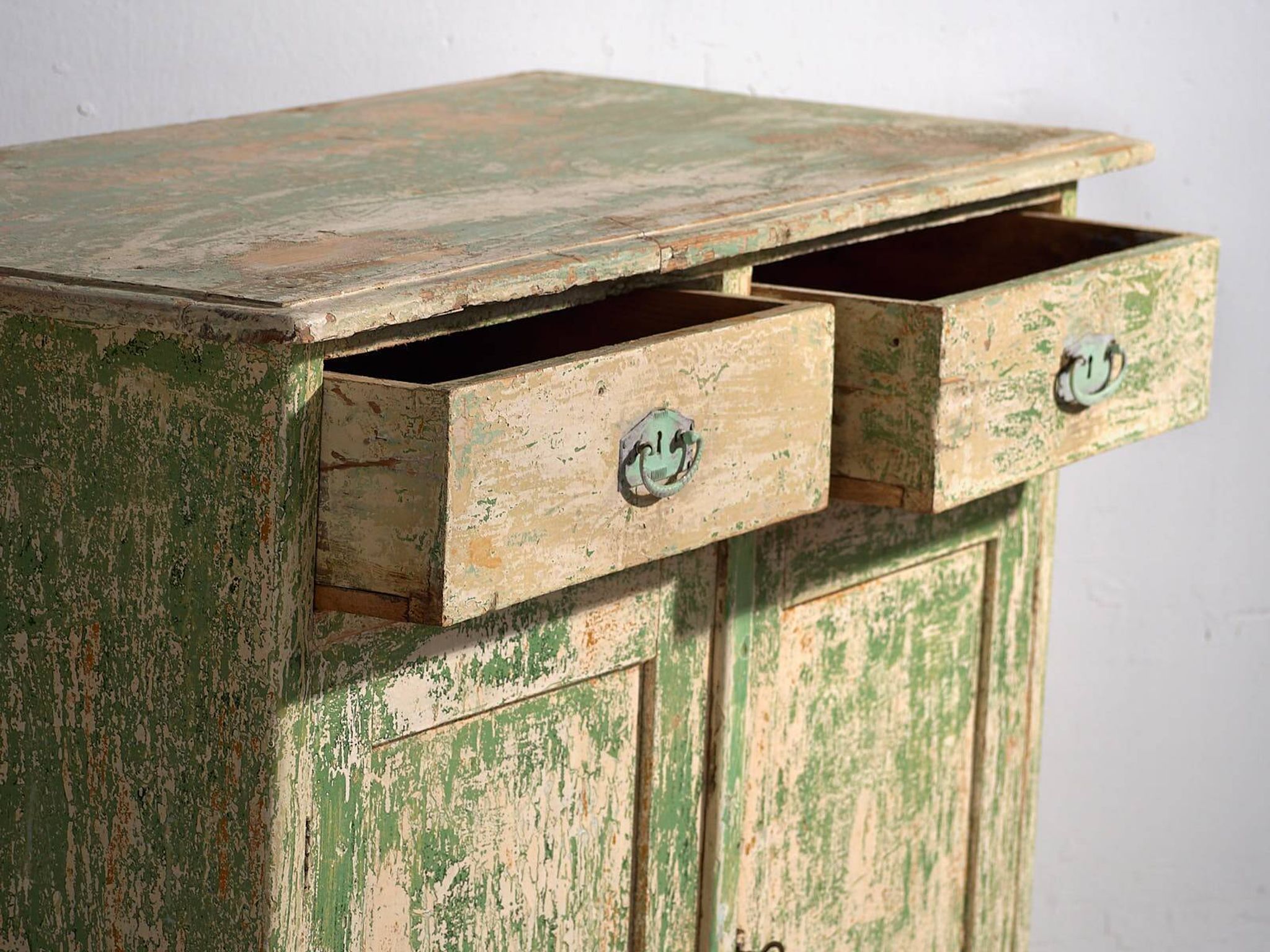 Old bedroom chest of drawers with green tones (c.1920) #8