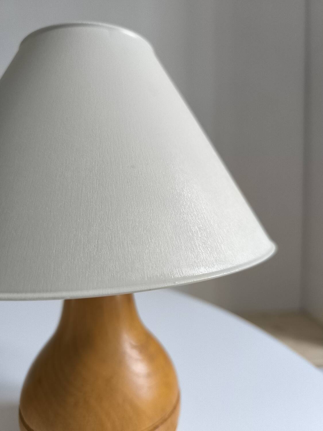 Wooden ball table lamp