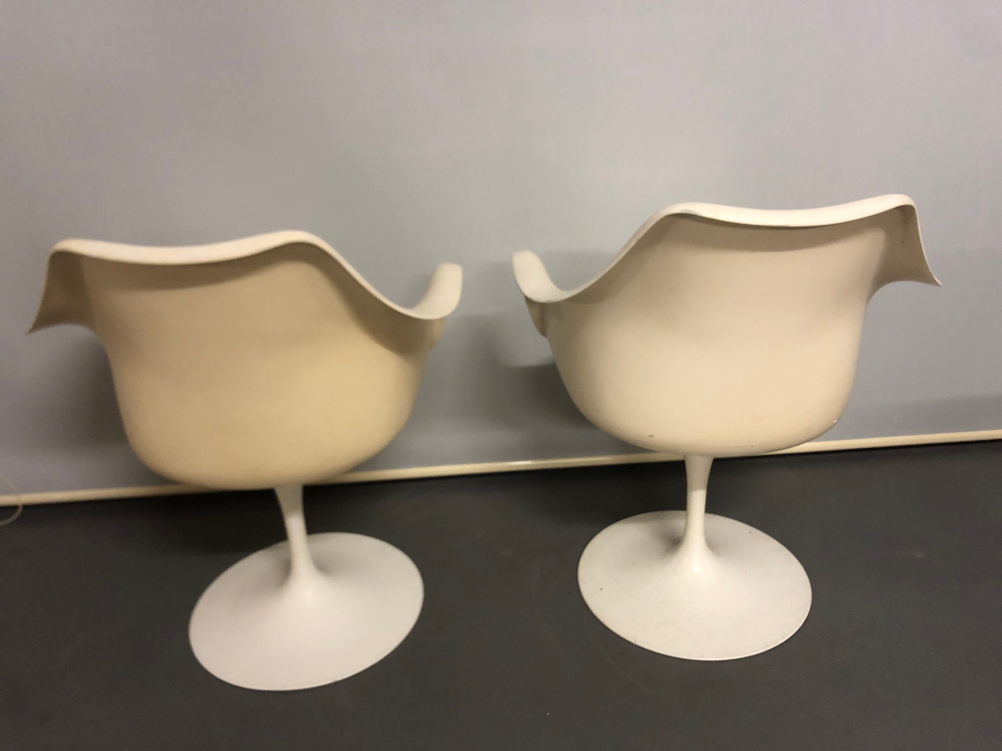 Pair of Tulip swivel chairs by Eero Saarinen for Knoll International, 1960s.