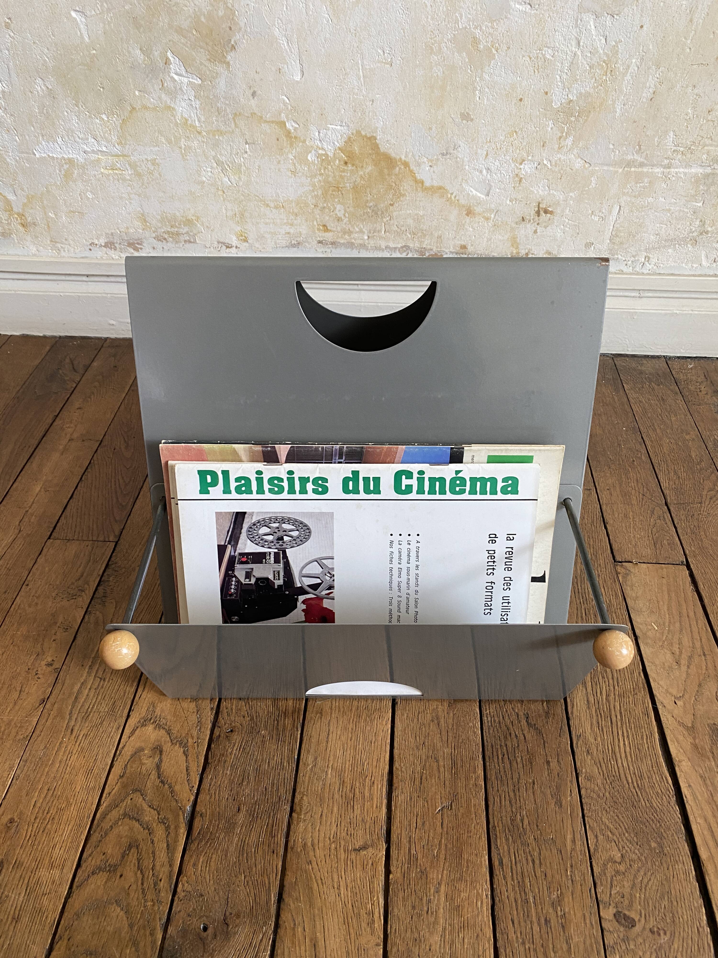 Memphis style magazine rack