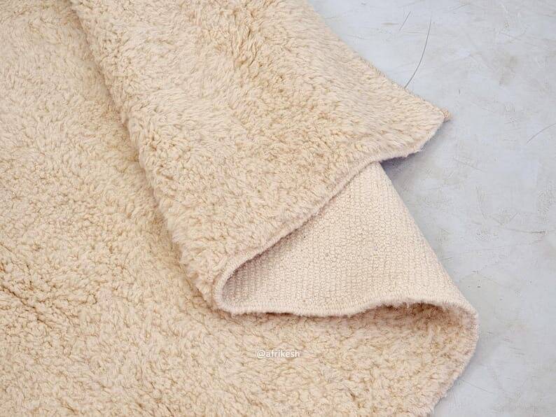 Traditional handmade pure wool rug, size 200 x 300 cm