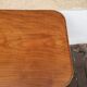 Table d'appoint en rotin et plateau en bois