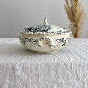 Small old vegetable soup tureen in iron earth "Les Violettes" Salins
