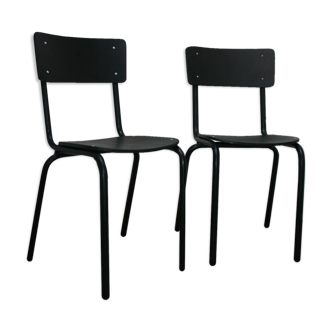 Paire de chaises d'école anciennes re-visitées