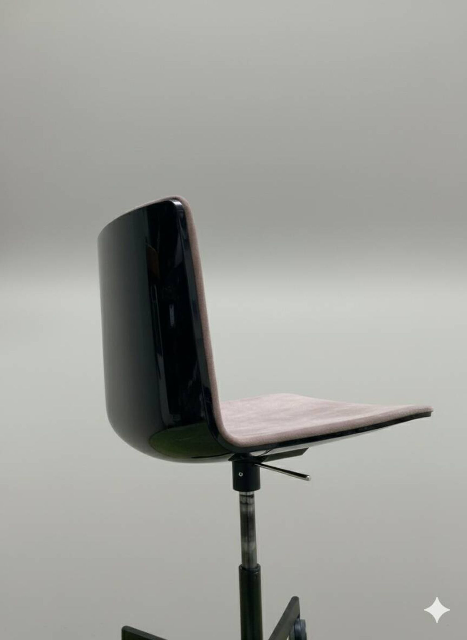Chaise de bureau Pedrali Noa 727/4 — design italien contemporain