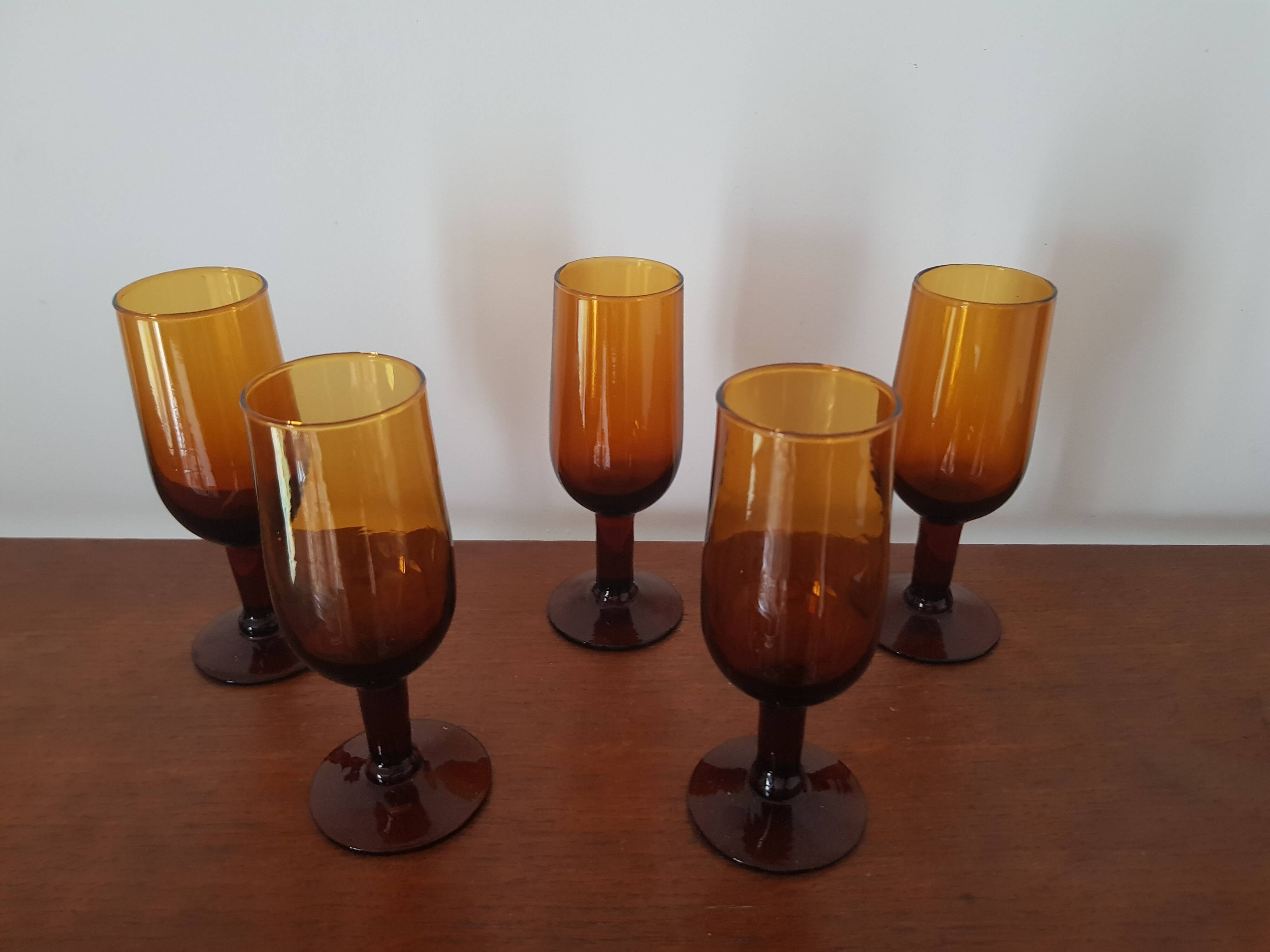 Set of 5 amber stemmed glasses