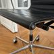 Chaise de bureau Eames Vitra EA118 en cuir