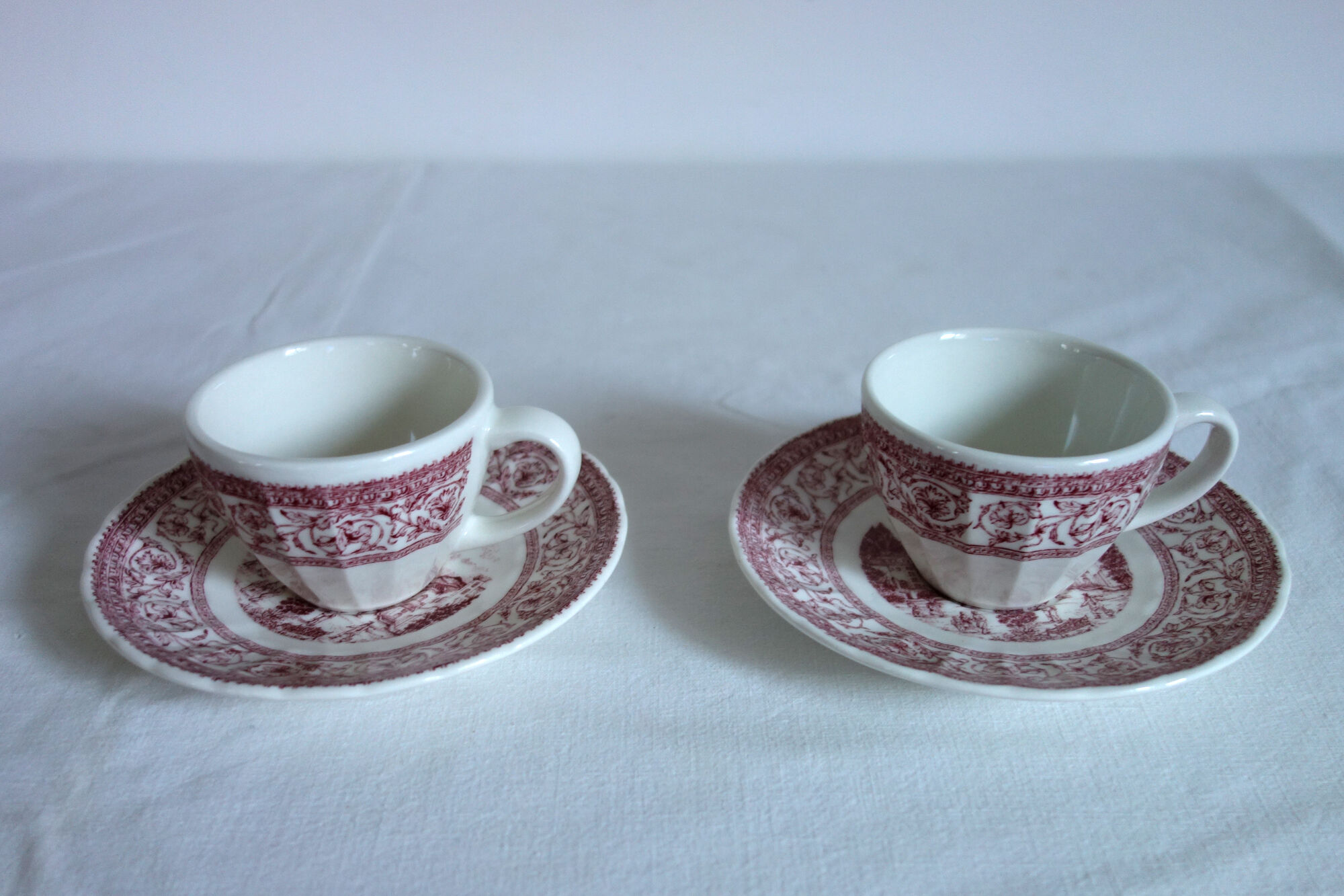 Pair of vintage Corona Colombia coffee cups