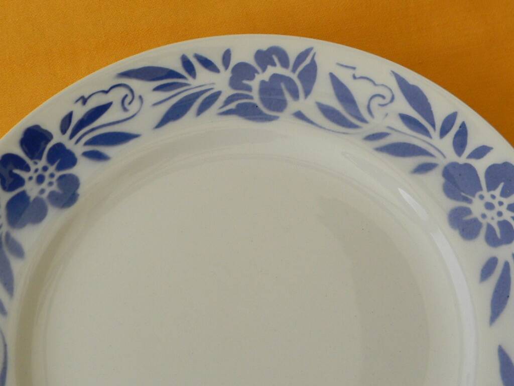 Set of 12 earthenware dessert plates from ORCHIES.